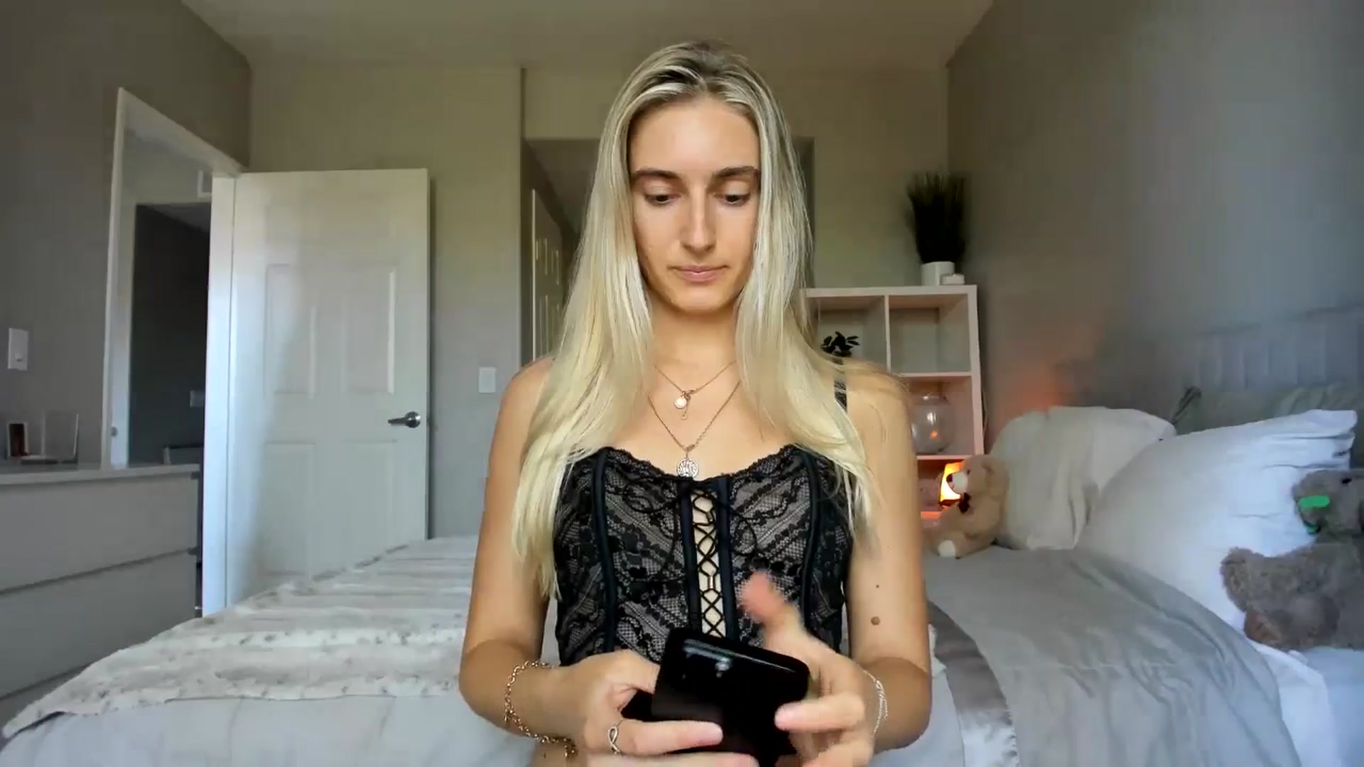 Gallery image thumbnail from Vodka_Queen's myfreecams stream on, 07/09/2025, 21:00 image 17 of 20