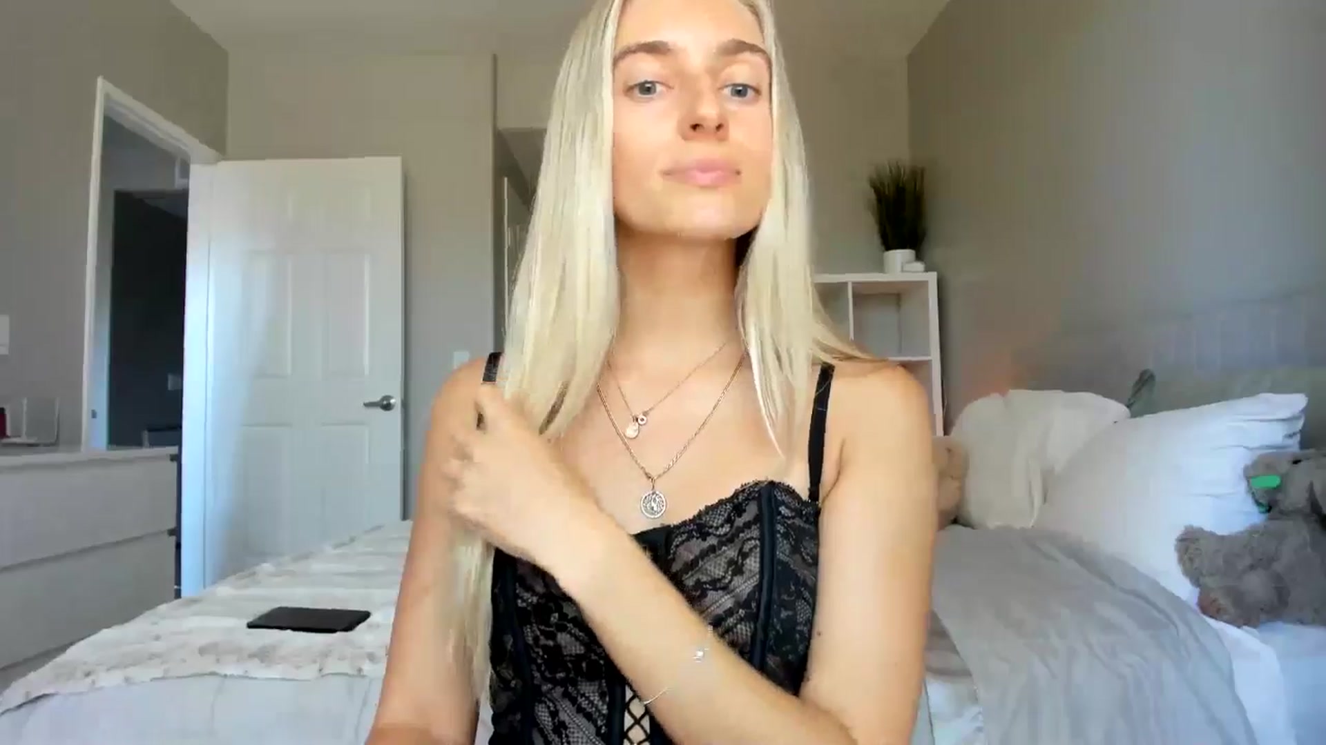 Gallery image thumbnail from Vodka_Queen's myfreecams stream on, 07/10/2025, 24:05 image 5 of 20