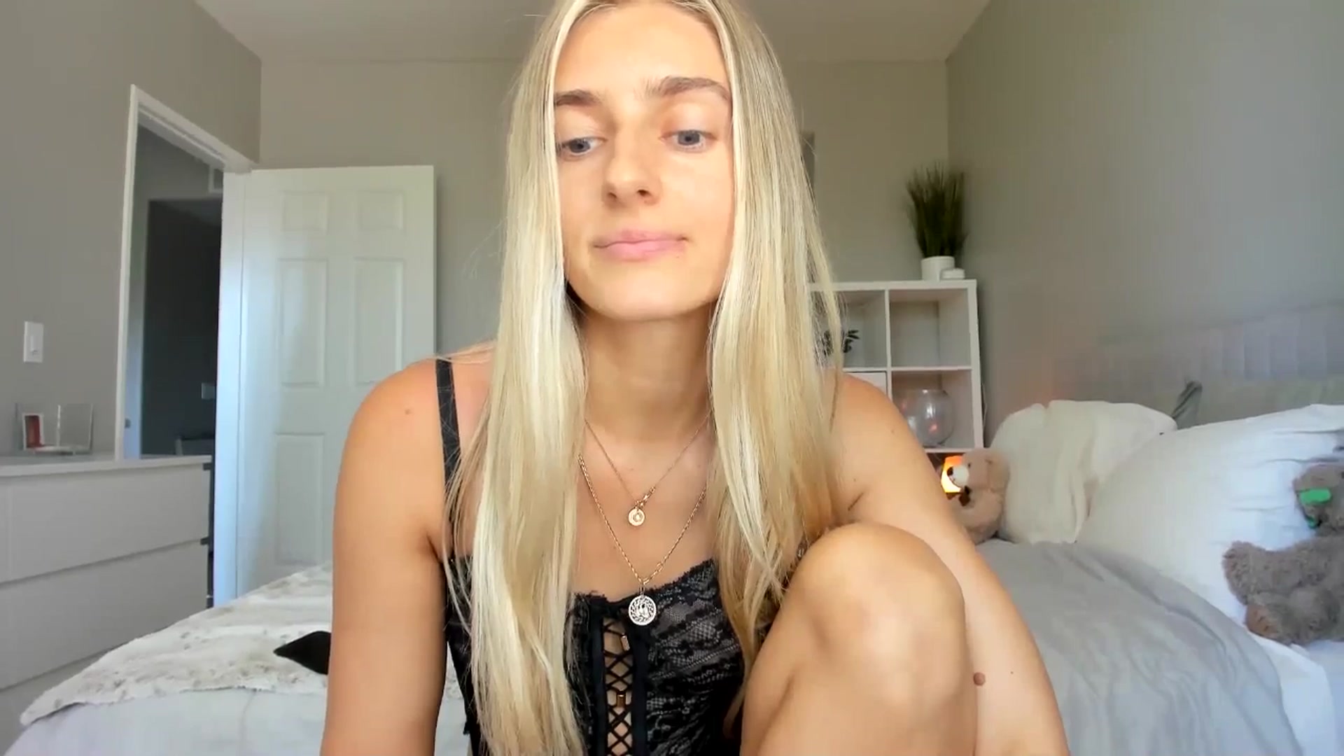 Gallery image thumbnail from Vodka_Queen's myfreecams stream on, 07/10/2025, 24:05 image 13 of 20