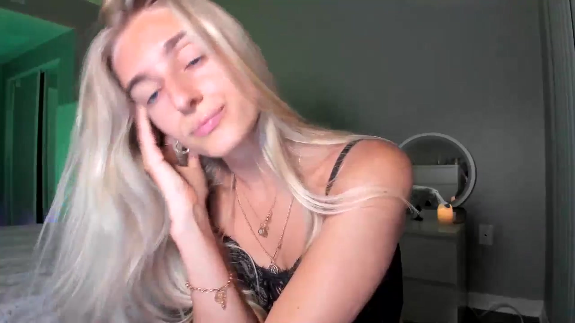 Gallery image thumbnail from Vodka_Queen's myfreecams stream on, 07/10/2025, 07:12 image 9 of 20