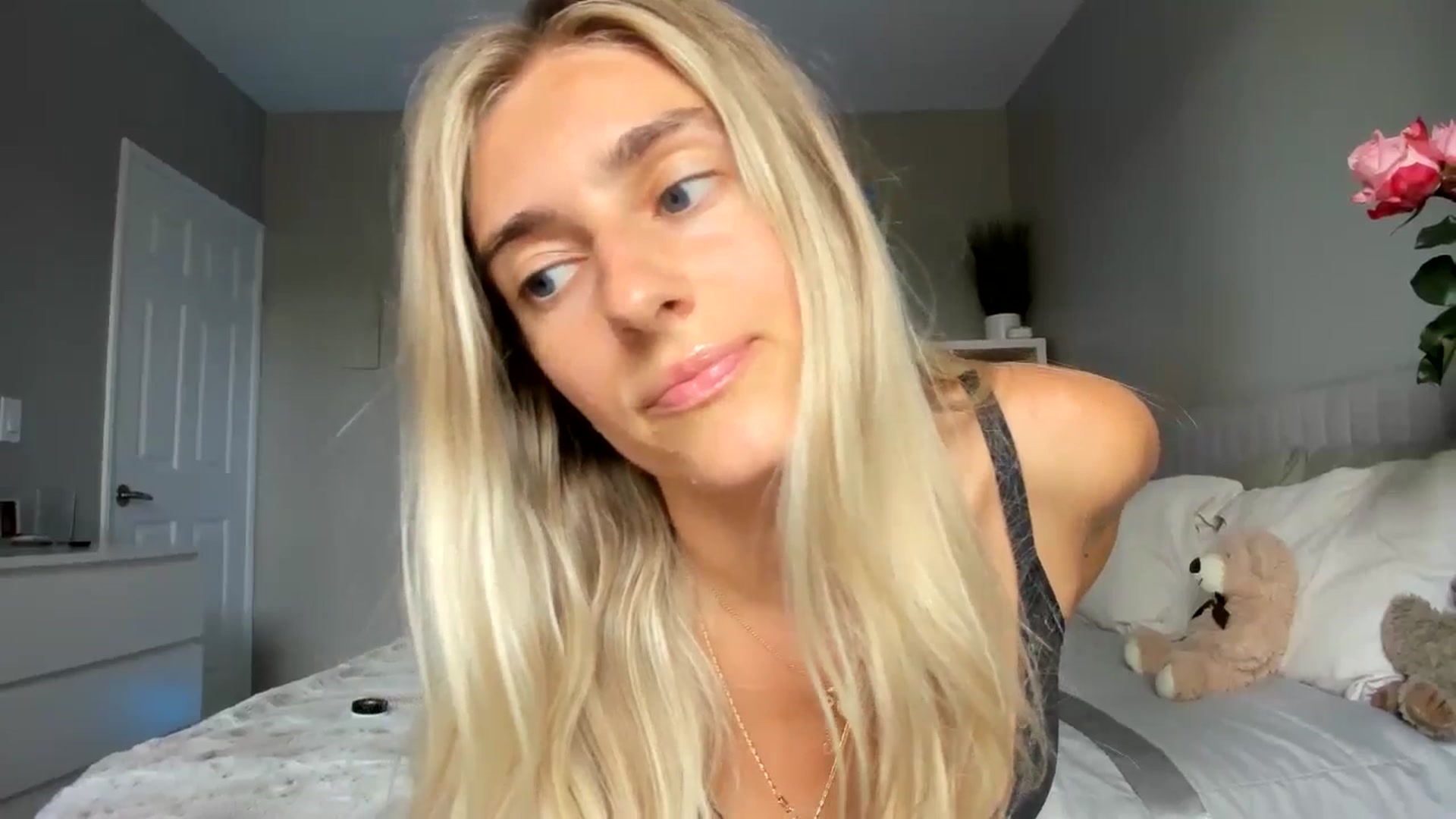 Gallery image thumbnail from Vodka_Queen's myfreecams stream on, 07/21/2025, 23:47 image 4 of 20