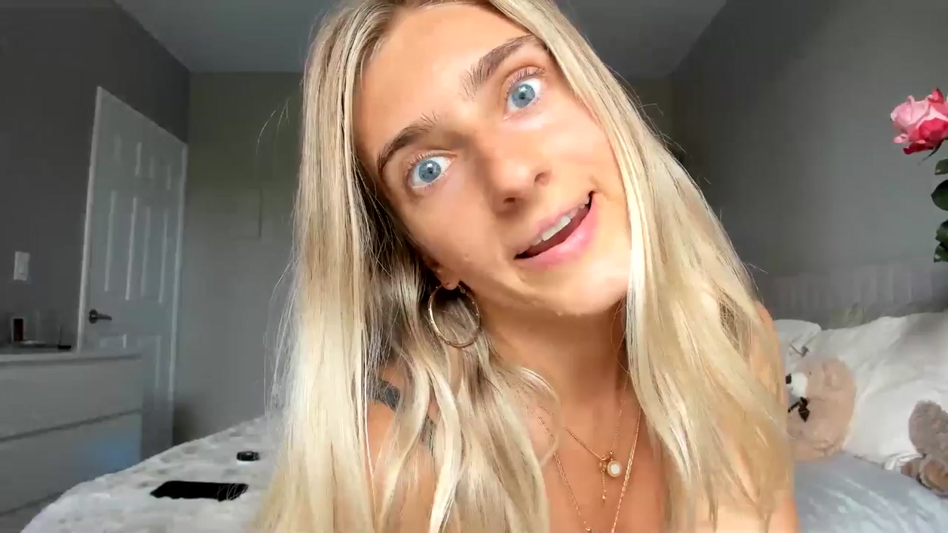 Gallery image thumbnail from Vodka_Queen's myfreecams stream on, 07/21/2025, 23:47 image 16 of 20