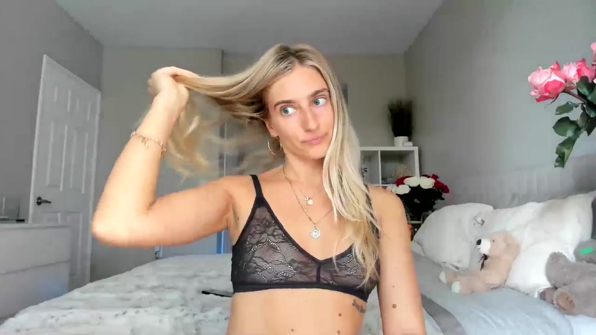 Gallery image thumbnail from Vodka_Queen's myfreecams stream on, 07/22/2025, 24:39 image 15 of 20