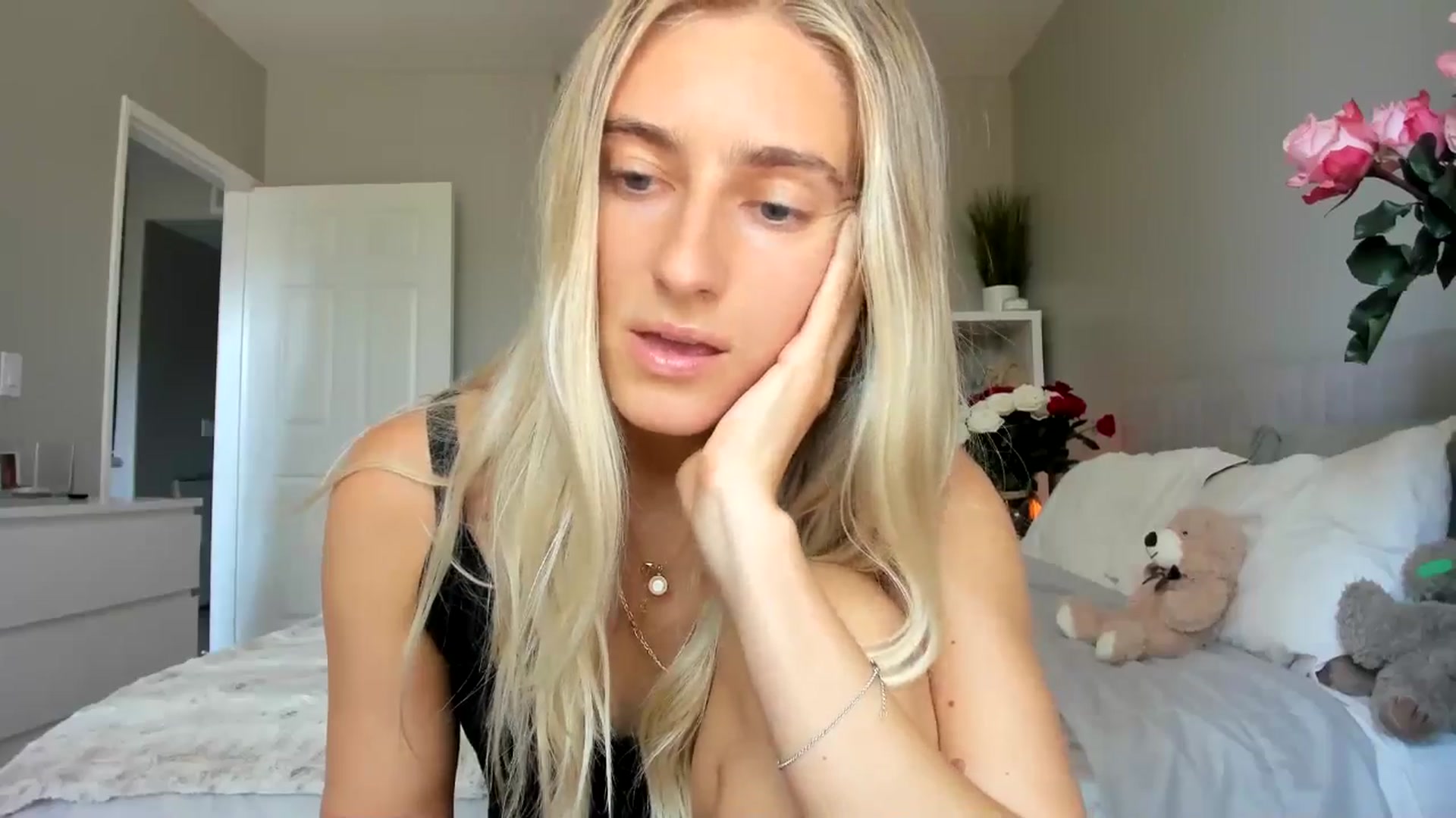 Gallery image thumbnail from Vodka_Queen's myfreecams stream on, 07/22/2025, 22:48 image 17 of 20