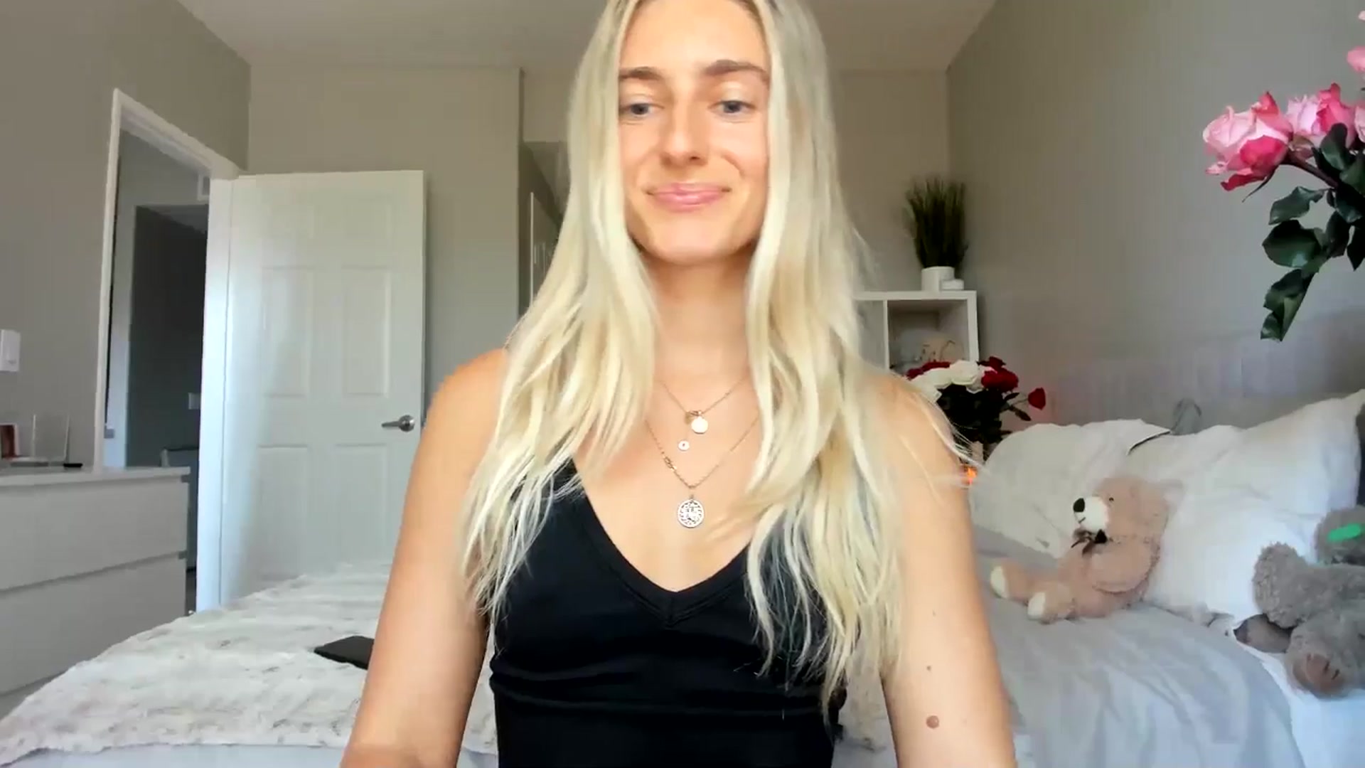 Gallery image thumbnail from Vodka_Queen's myfreecams stream on, 07/22/2025, 22:48 image 18 of 20