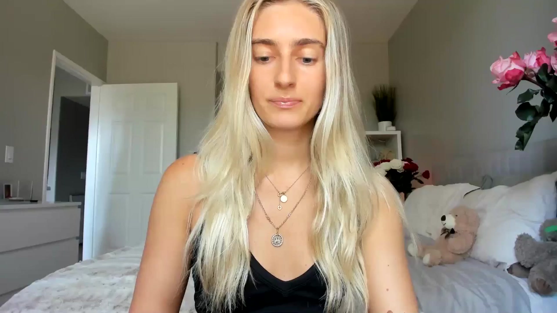 Gallery image thumbnail from Vodka_Queen's myfreecams stream on, 07/22/2025, 22:48 image 5 of 20