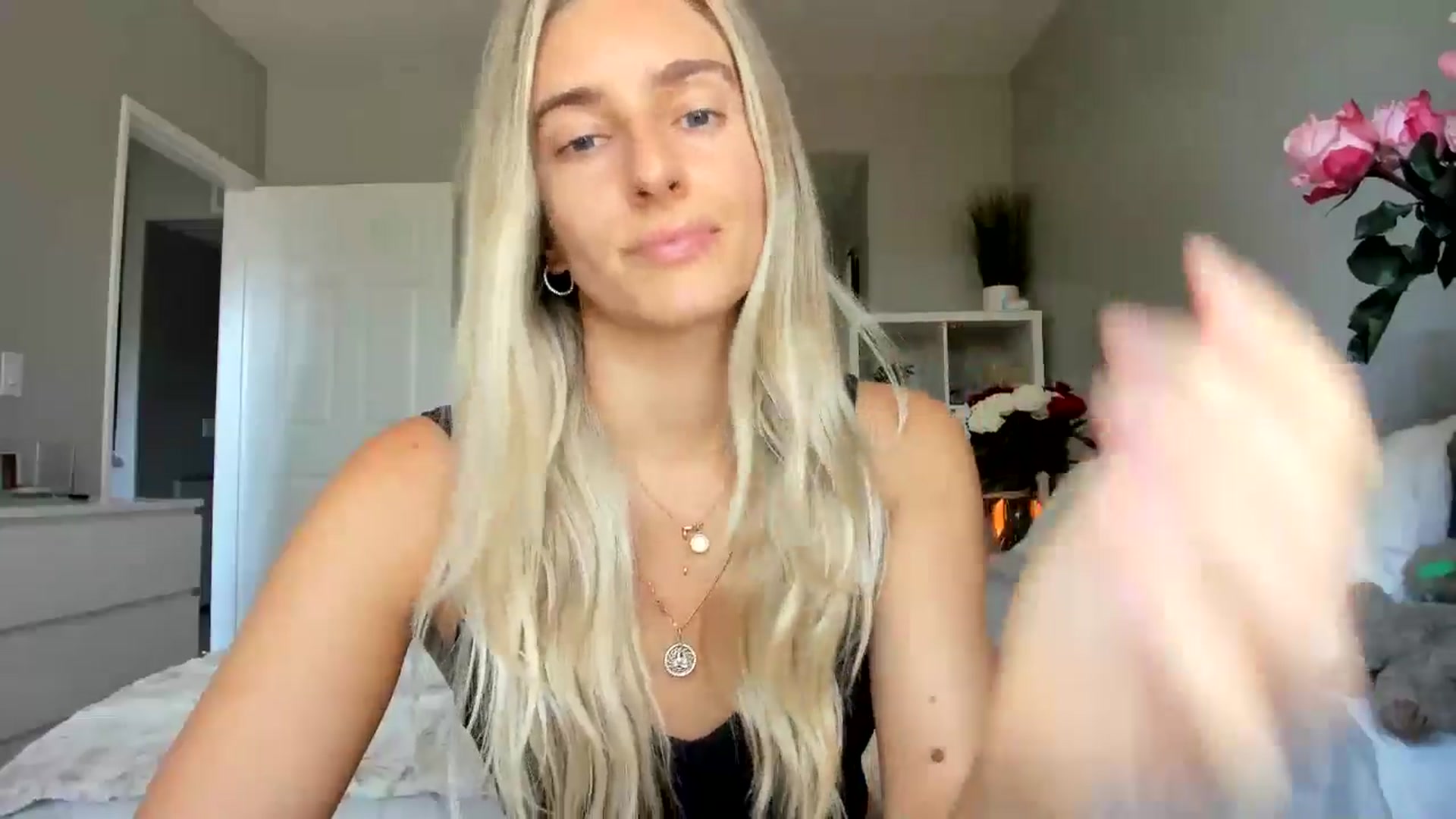 Gallery image thumbnail from Vodka_Queen's myfreecams stream on, 07/22/2025, 22:48 image 20 of 20