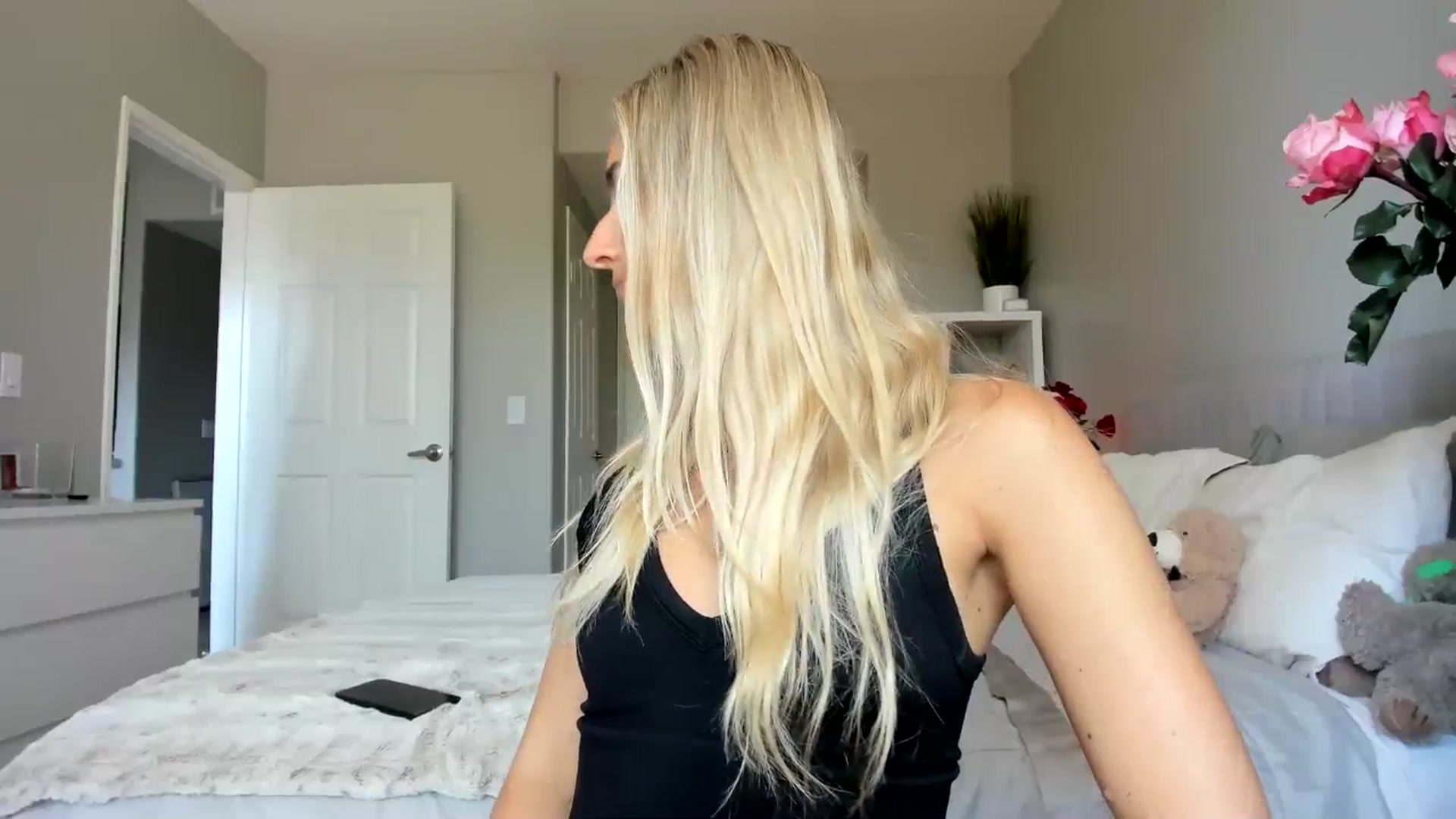 Gallery image thumbnail from Vodka_Queen's myfreecams stream on, 07/22/2025, 22:48 image 16 of 20