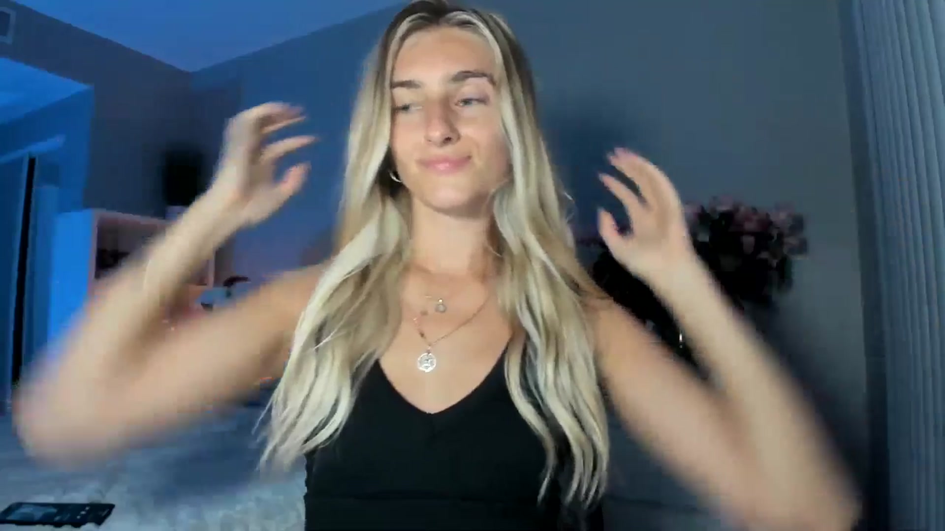 Gallery image thumbnail from Vodka_Queen's myfreecams stream on, 07/23/2025, 07:26 image 4 of 20