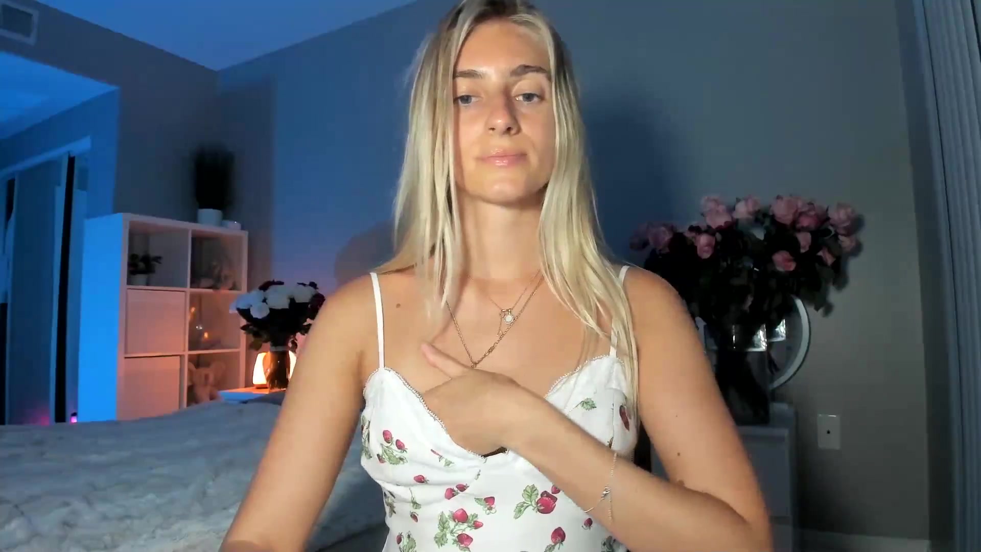 Gallery image thumbnail from Vodka_Queen's myfreecams stream on, 07/24/2025, 07:59 image 17 of 20