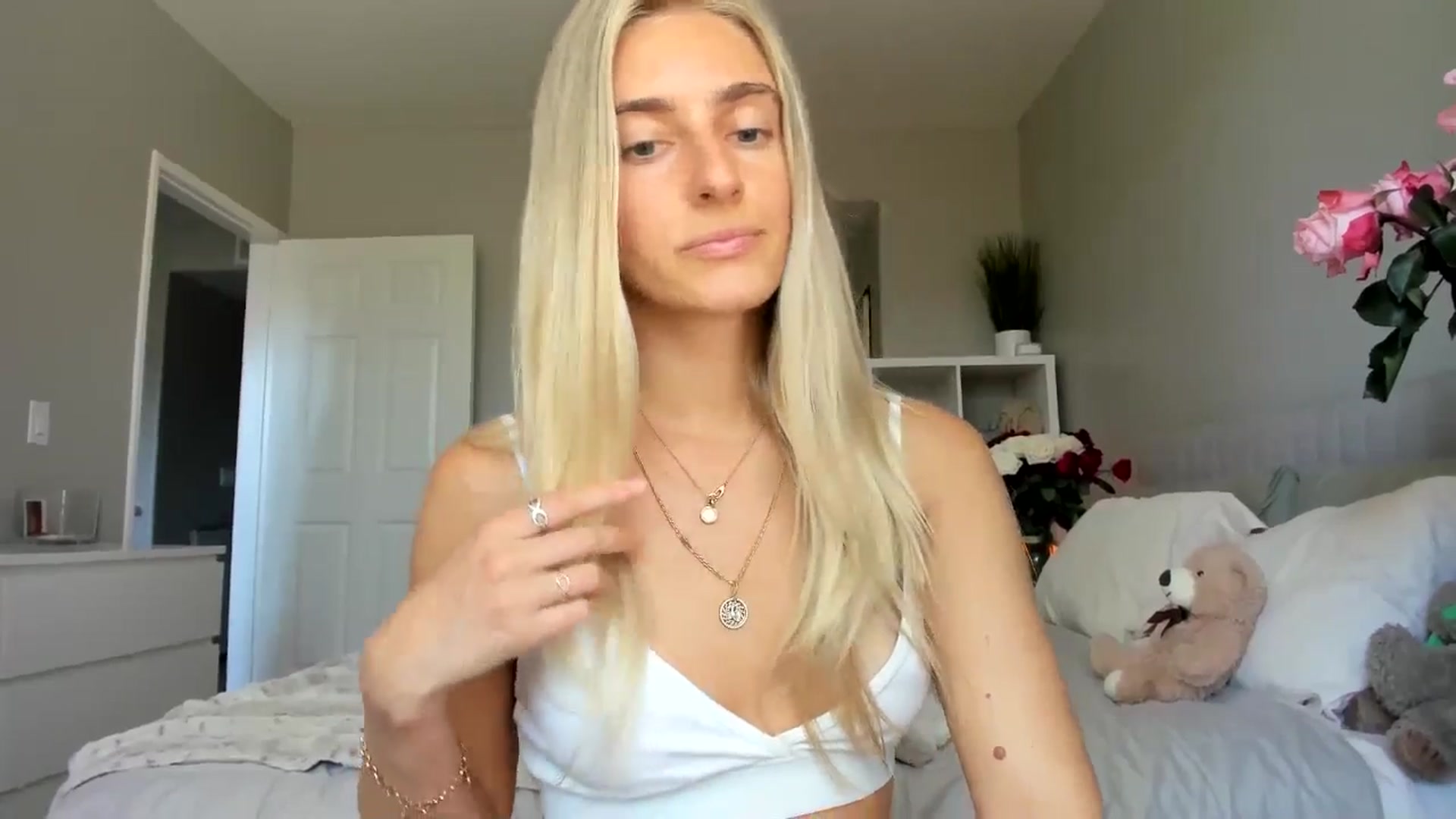 Gallery image thumbnail from Vodka_Queen's myfreecams stream on, 07/24/2025, 23:29 image 17 of 20
