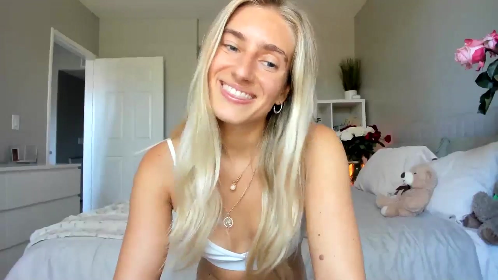 Gallery image thumbnail from Vodka_Queen's myfreecams stream on, 07/24/2025, 23:29 image 5 of 20
