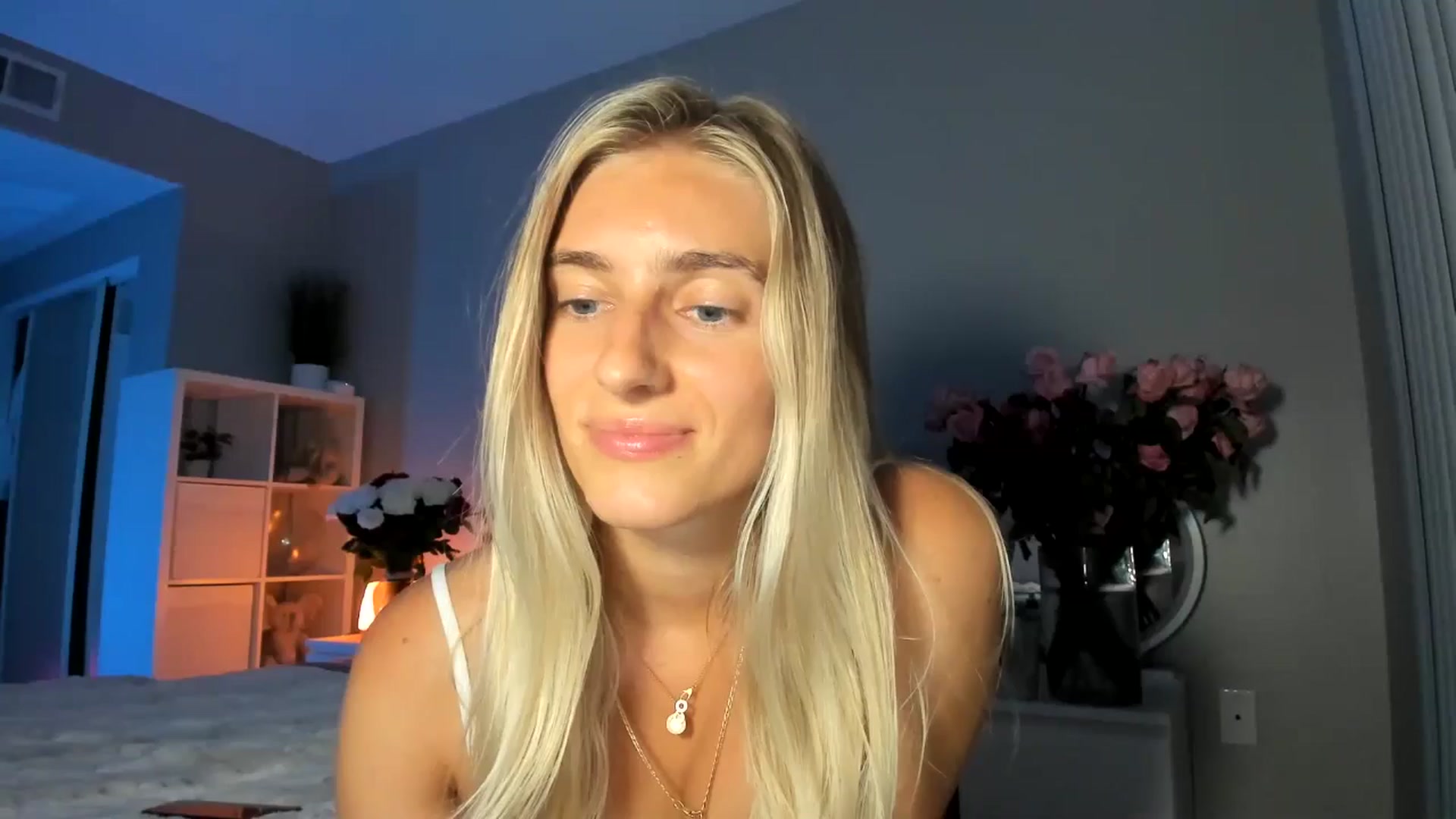 Gallery image thumbnail from Vodka_Queen's myfreecams stream on, 07/25/2025, 06:53 image 15 of 20