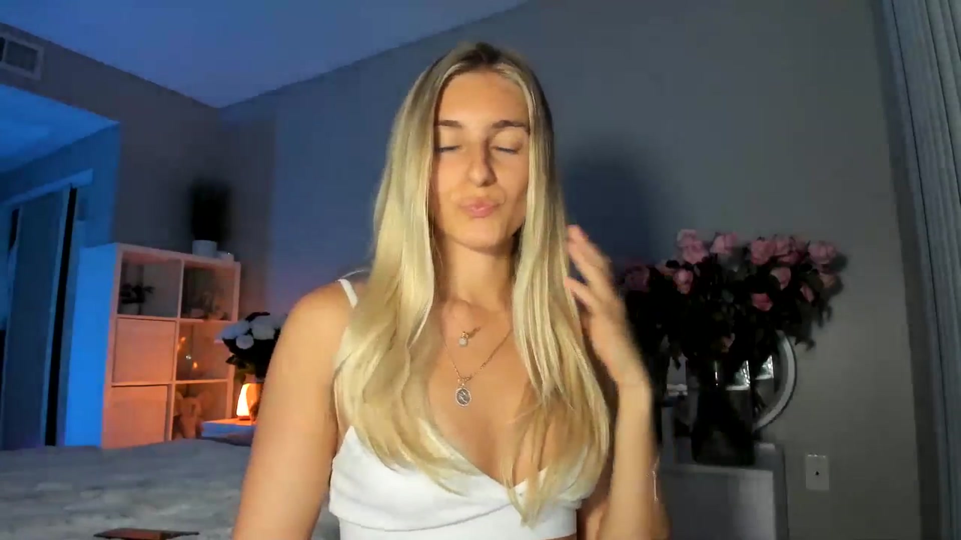 Gallery image thumbnail from Vodka_Queen's myfreecams stream on, 07/25/2025, 06:53 image 17 of 20