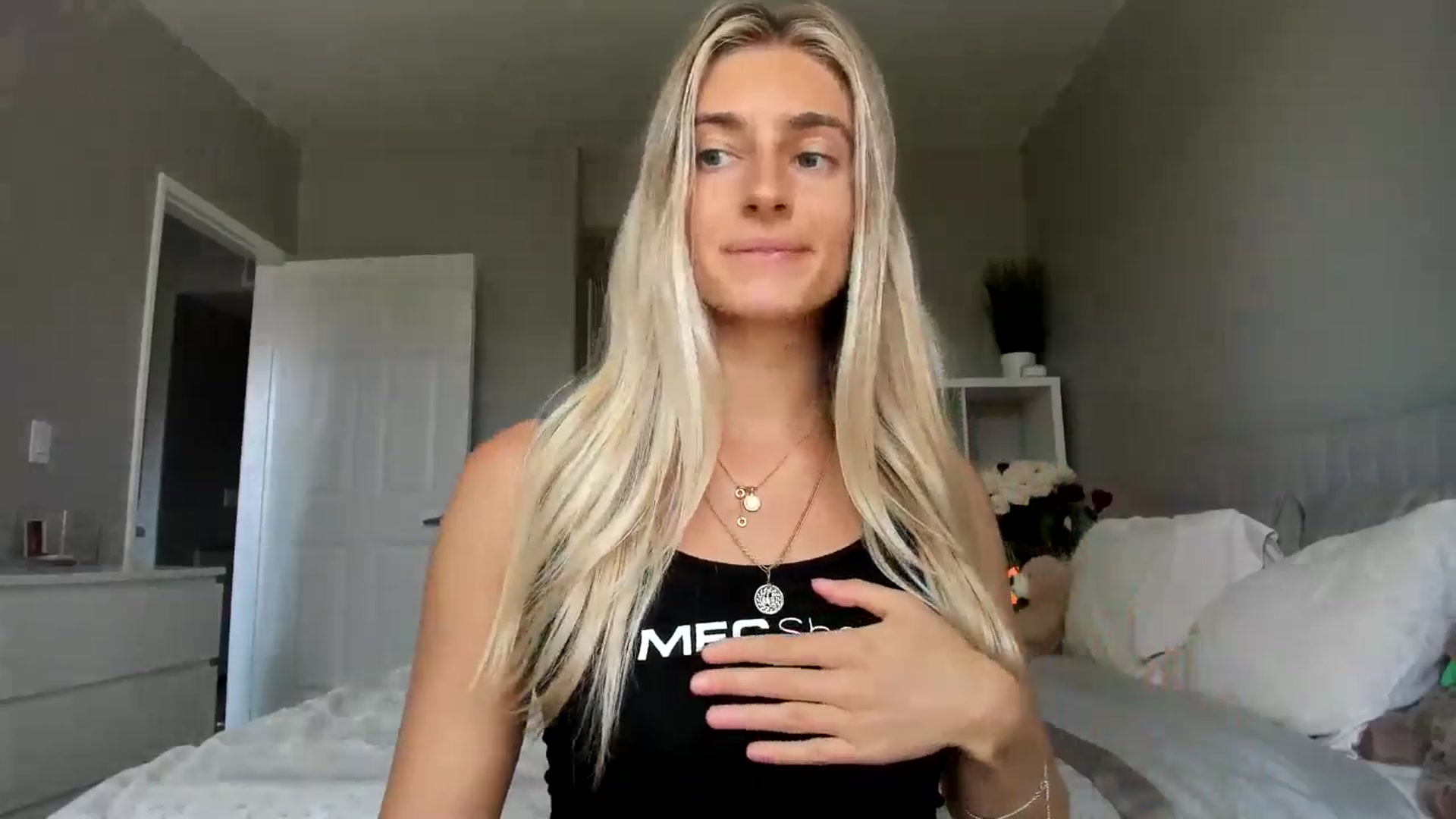 Gallery image thumbnail from Vodka_Queen's myfreecams stream on, 07/27/2025, 24:01 image 7 of 20