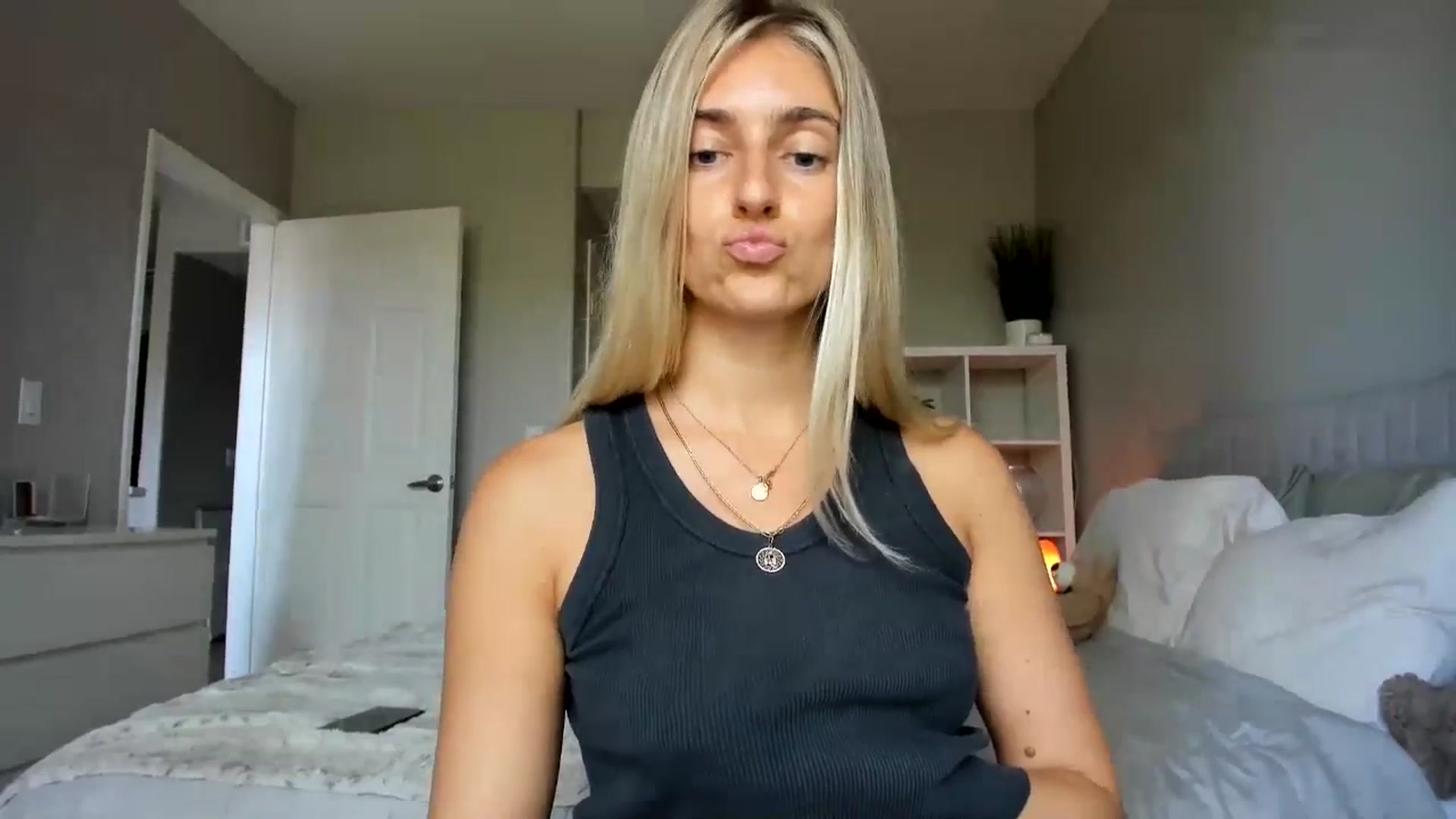 Gallery image thumbnail from Vodka_Queen's myfreecams stream on, 07/30/2025, 22:32 image 6 of 20