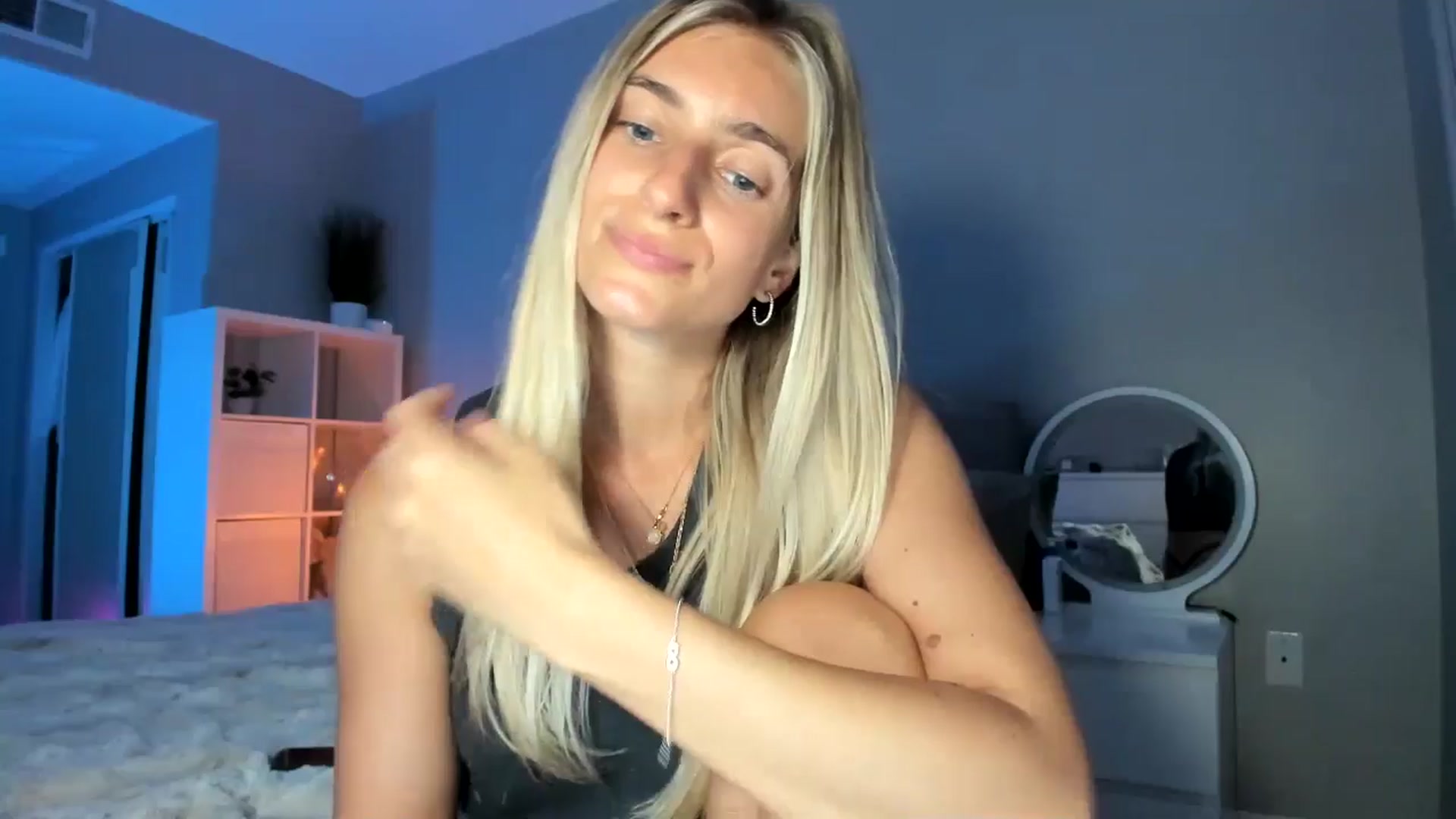 Gallery image thumbnail from Vodka_Queen's myfreecams stream on, 07/31/2025, 08:09 image 17 of 20