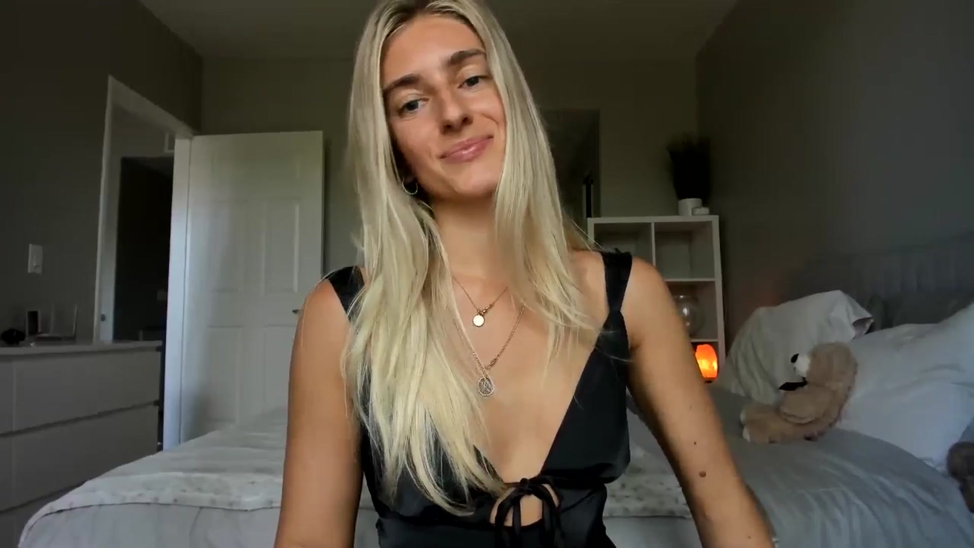 Gallery image thumbnail from Vodka_Queen's myfreecams stream on, 07/31/2025, 22:09 image 7 of 20