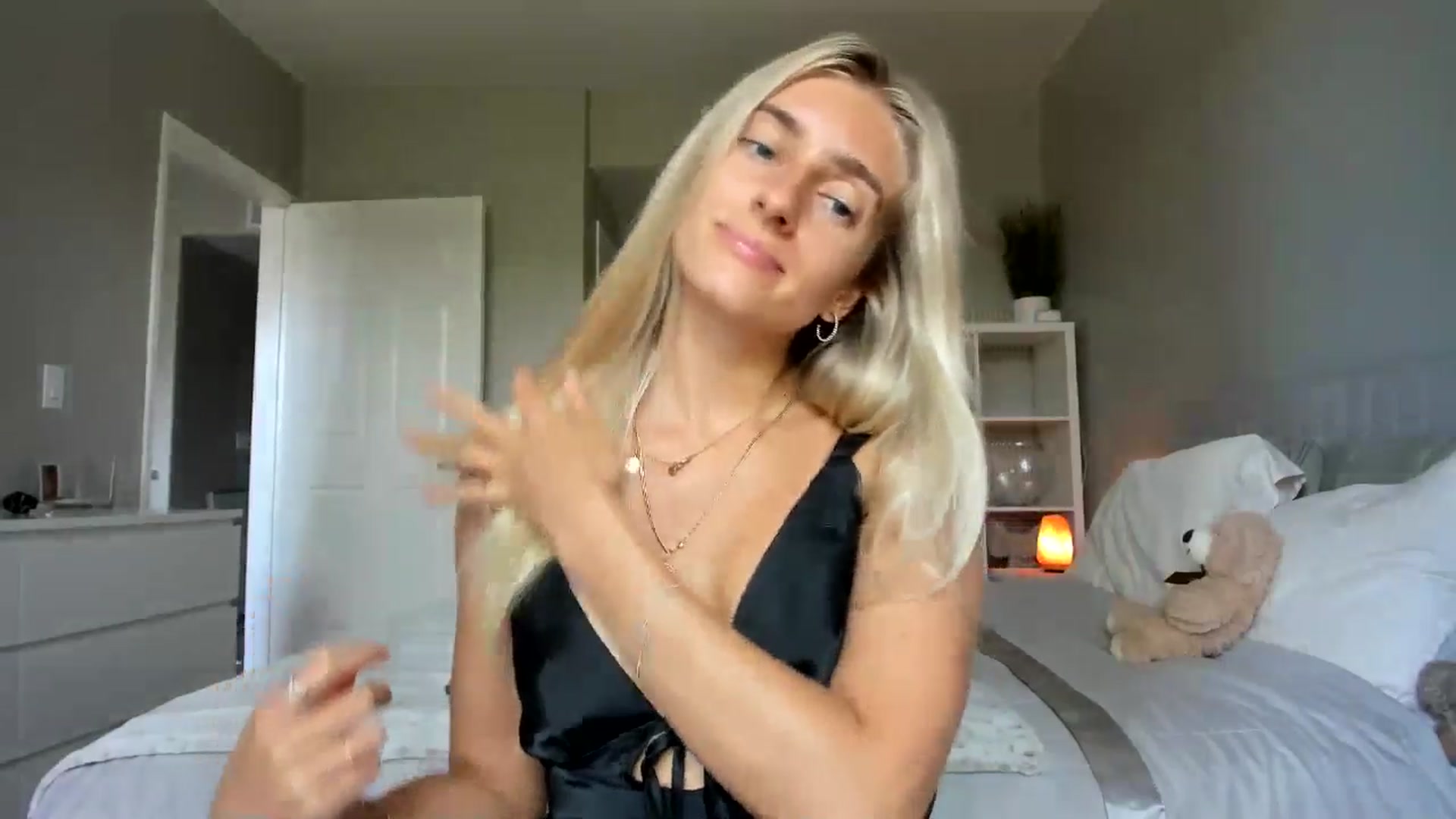 Gallery image thumbnail from Vodka_Queen's myfreecams stream on, 07/31/2025, 22:09 image 6 of 20