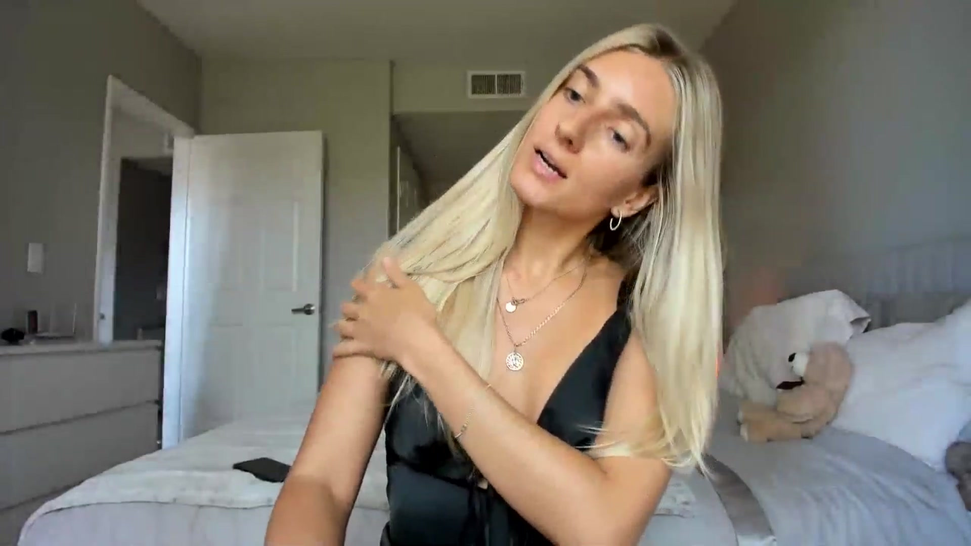 Gallery image thumbnail from Vodka_Queen's myfreecams stream on, 07/31/2025, 22:09 image 12 of 20