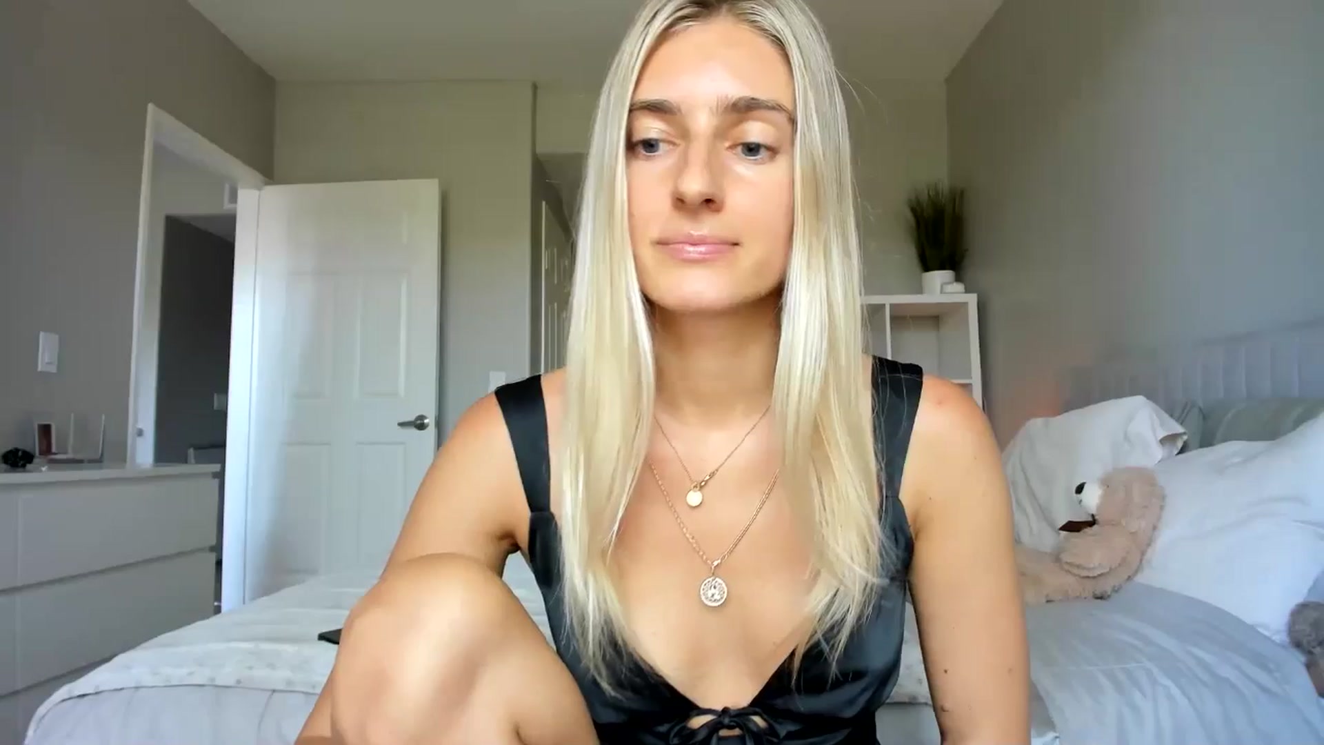 Gallery image thumbnail from Vodka_Queen's myfreecams stream on, 07/31/2025, 22:09 image 11 of 20