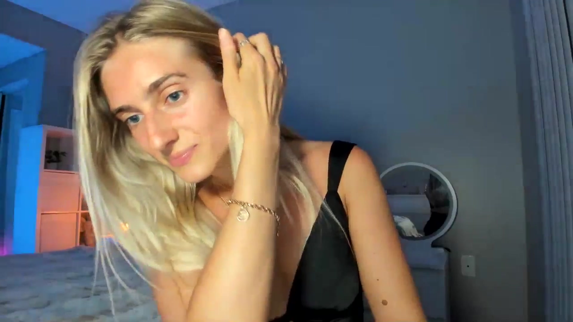 Gallery image thumbnail from Vodka_Queen's myfreecams stream on, 08/01/2025, 06:28 image 5 of 20