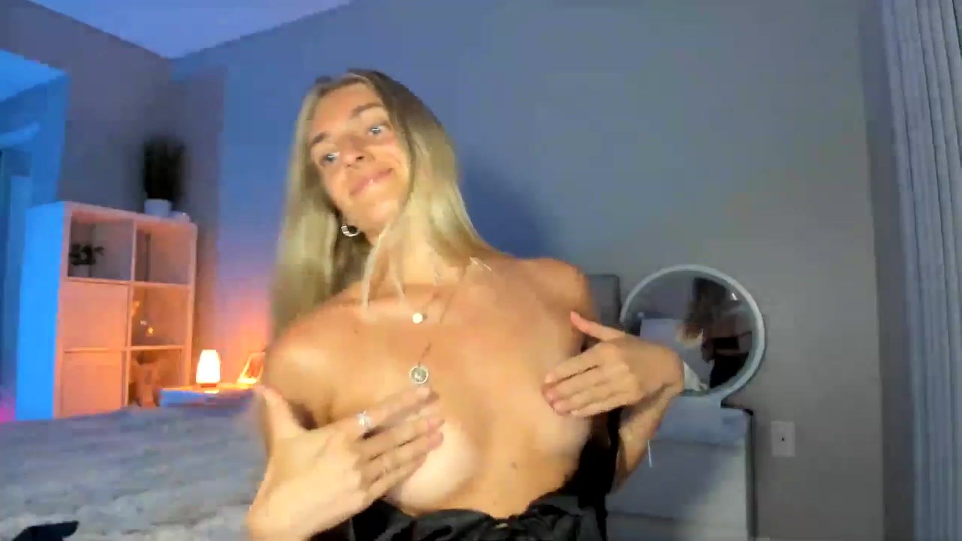 Gallery image thumbnail from Vodka_Queen's myfreecams stream on, 08/01/2025, 06:28 image 13 of 20