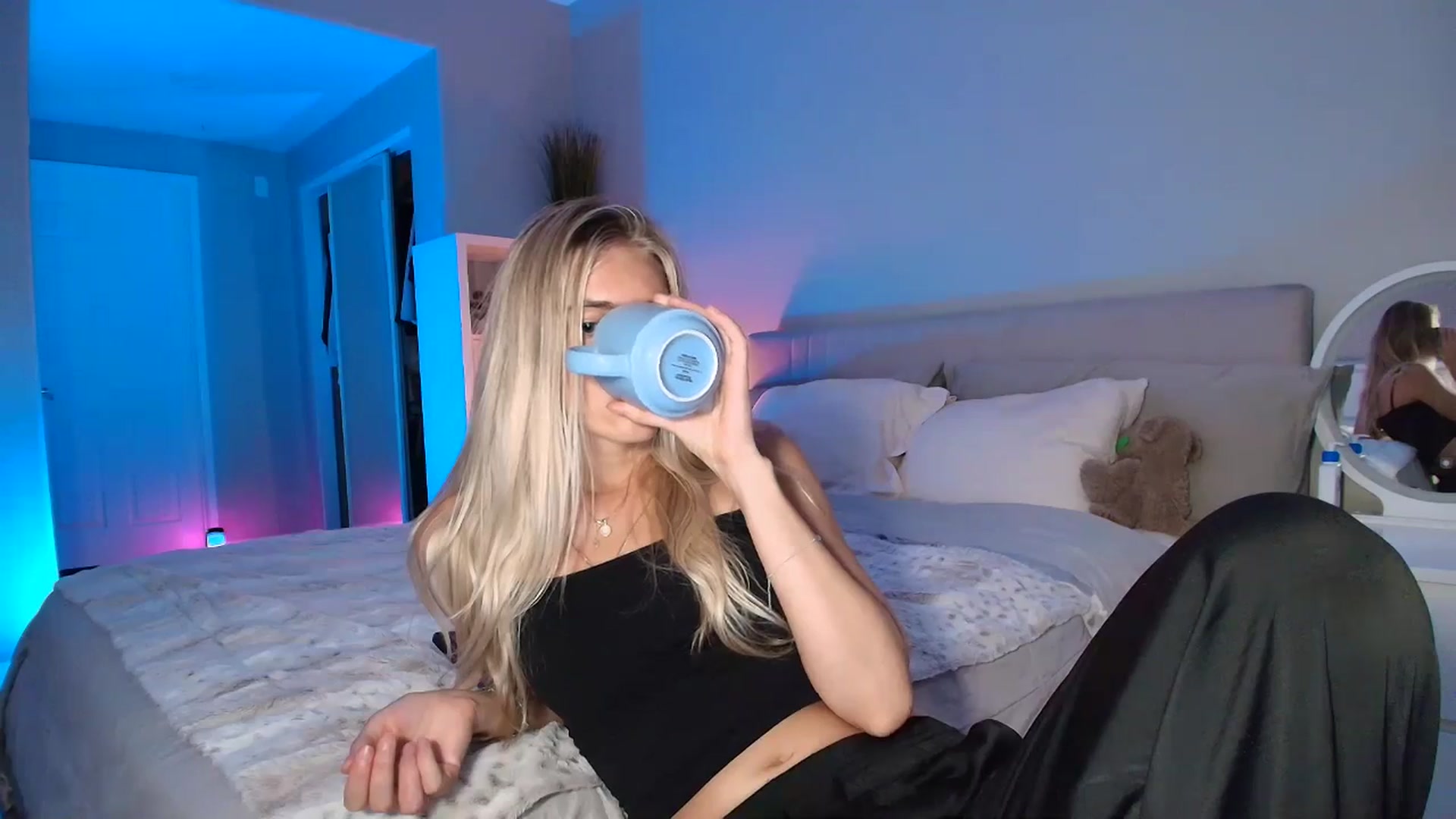 Gallery image thumbnail from Vodka_Queen's myfreecams stream on, 08/05/2025, 06:20 image 11 of 20