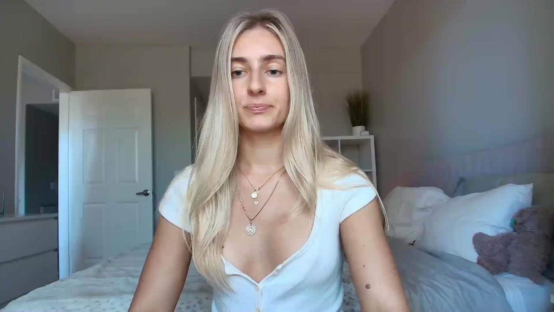 Gallery image thumbnail from Vodka_Queen's myfreecams stream on, 08/07/2025, 22:48 image 5 of 20