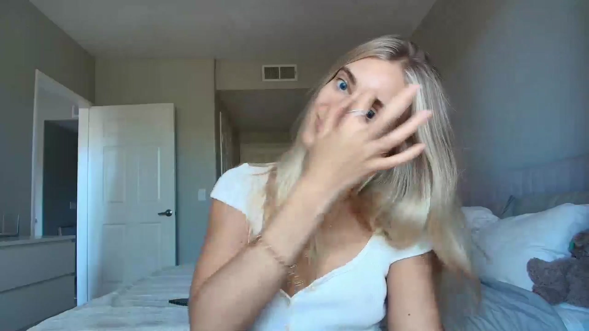 Gallery image thumbnail from Vodka_Queen's myfreecams stream on, 08/07/2025, 22:48 image 2 of 20