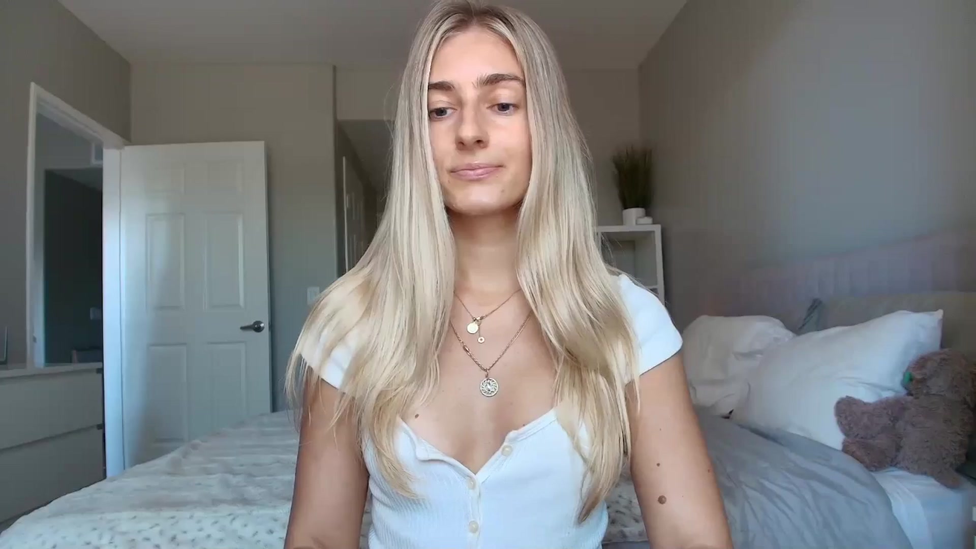 Gallery image thumbnail from Vodka_Queen's myfreecams stream on, 08/07/2025, 22:48 image 10 of 20