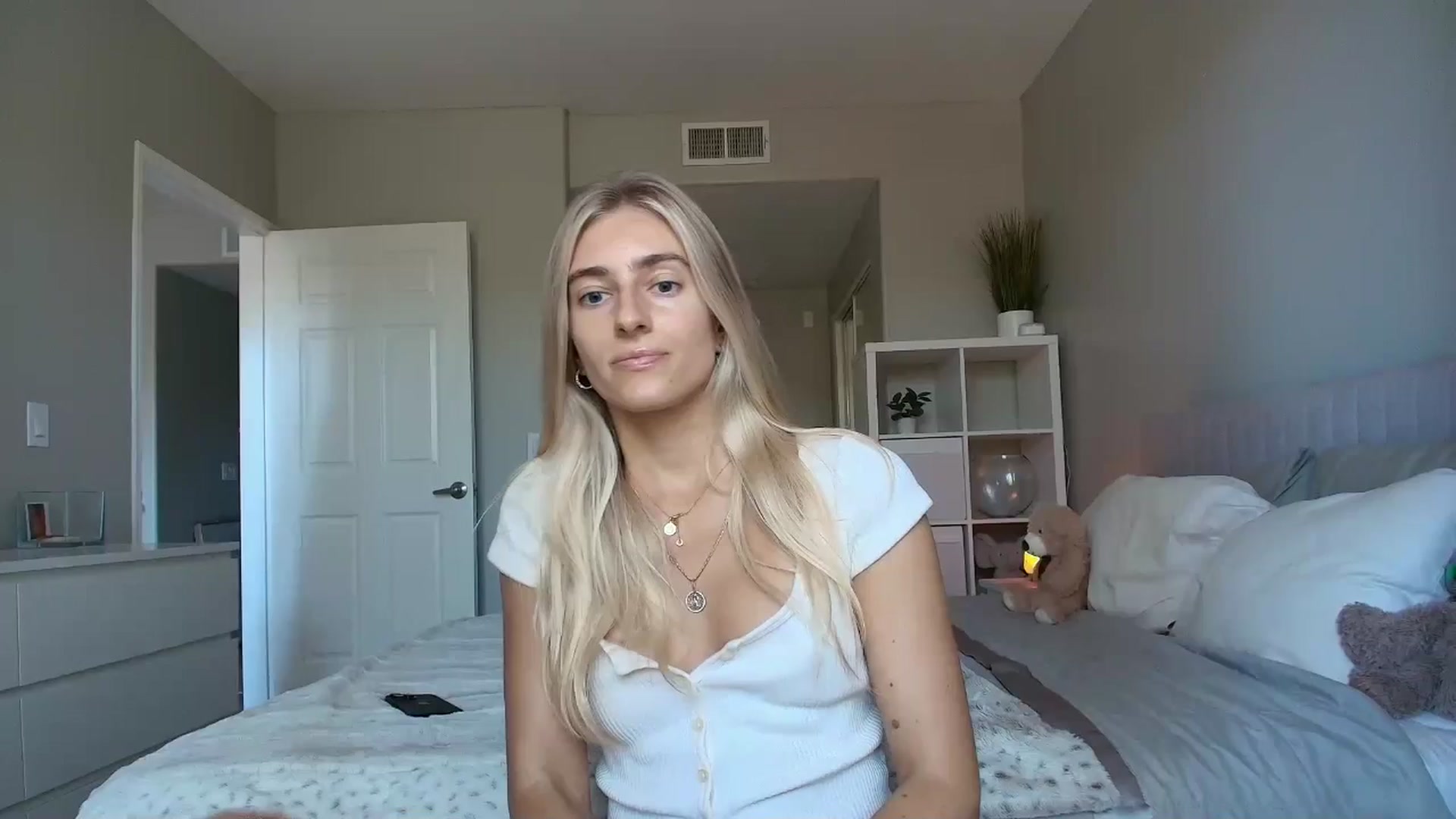 Gallery image thumbnail from Vodka_Queen's myfreecams stream on, 08/07/2025, 22:48 image 1 of 20