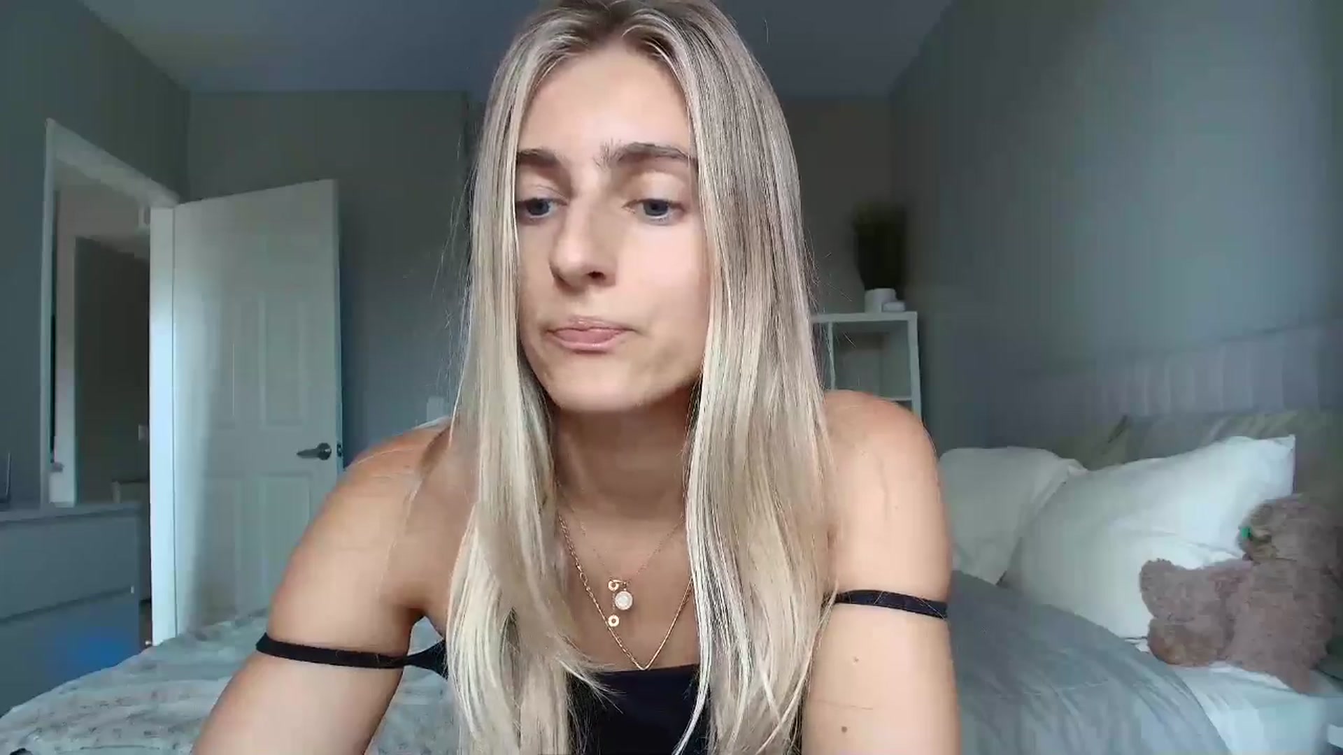 Gallery image thumbnail from Vodka_Queen's myfreecams stream on, 08/12/2025, 23:24 image 16 of 20