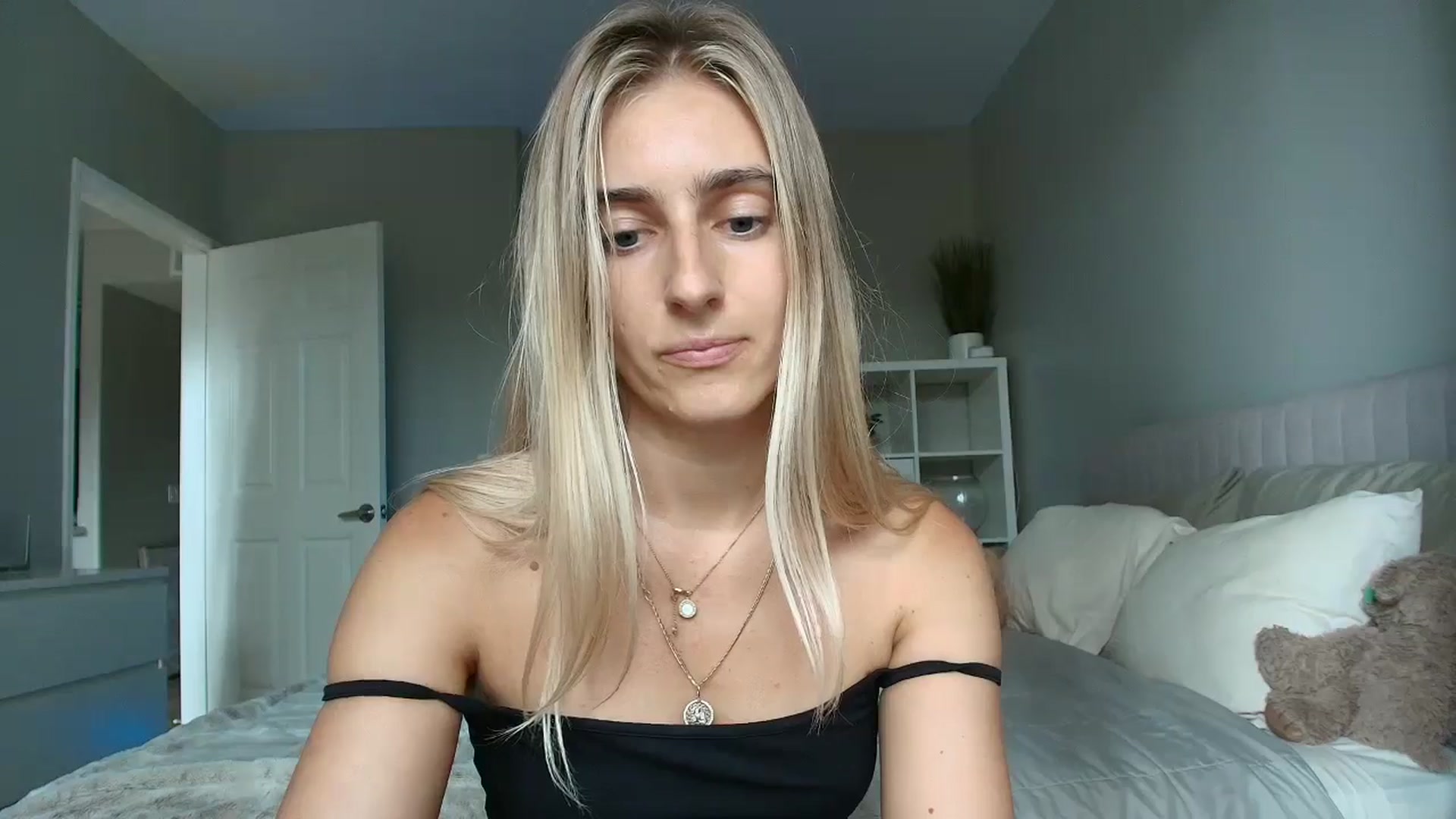 Gallery image thumbnail from Vodka_Queen's myfreecams stream on, 08/12/2025, 23:24 image 20 of 20