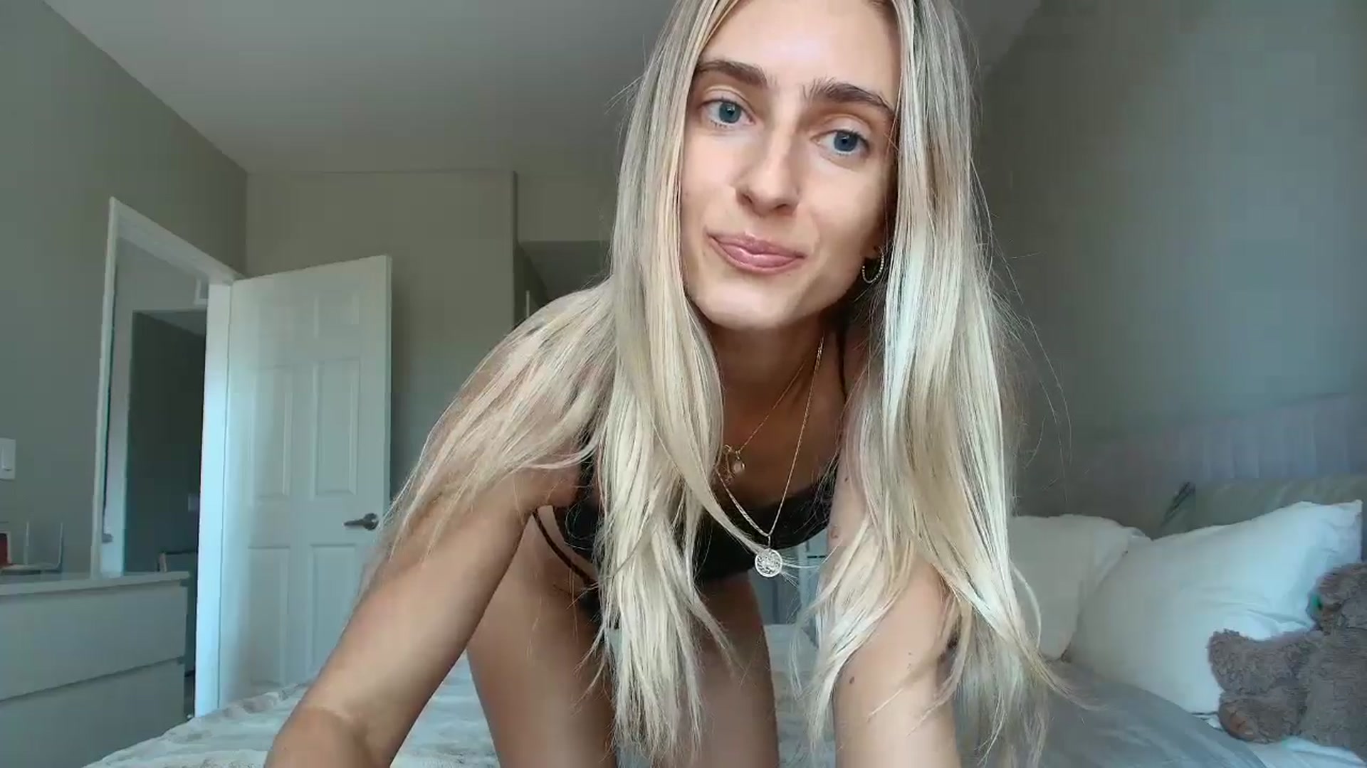 Gallery image thumbnail from Vodka_Queen's myfreecams stream on, 08/12/2025, 23:24 image 4 of 20