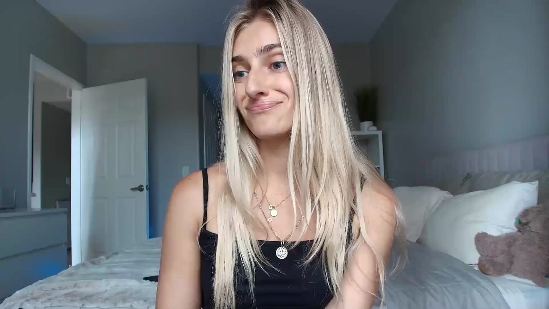 Gallery image thumbnail from Vodka_Queen's myfreecams stream on, 08/12/2025, 23:24 image 10 of 20
