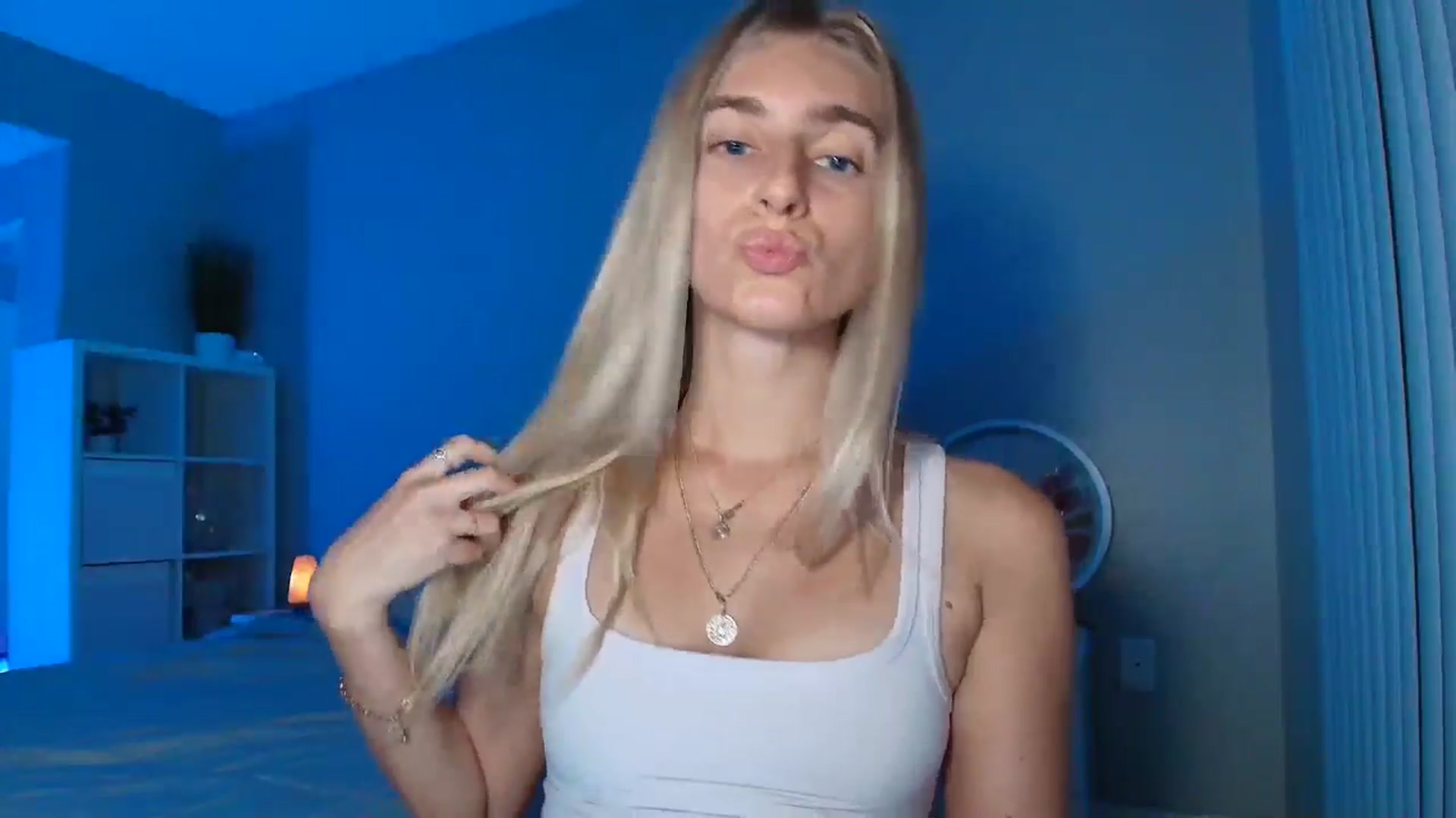 Gallery image thumbnail from Vodka_Queen's myfreecams stream on, 08/14/2025, 07:37 image 9 of 20