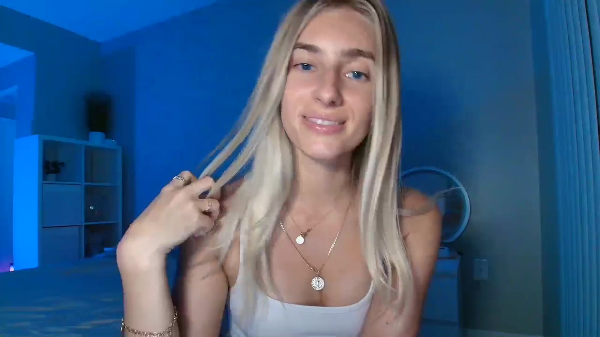 Gallery image thumbnail from Vodka_Queen's myfreecams stream on, 08/14/2025, 07:37 image 19 of 20