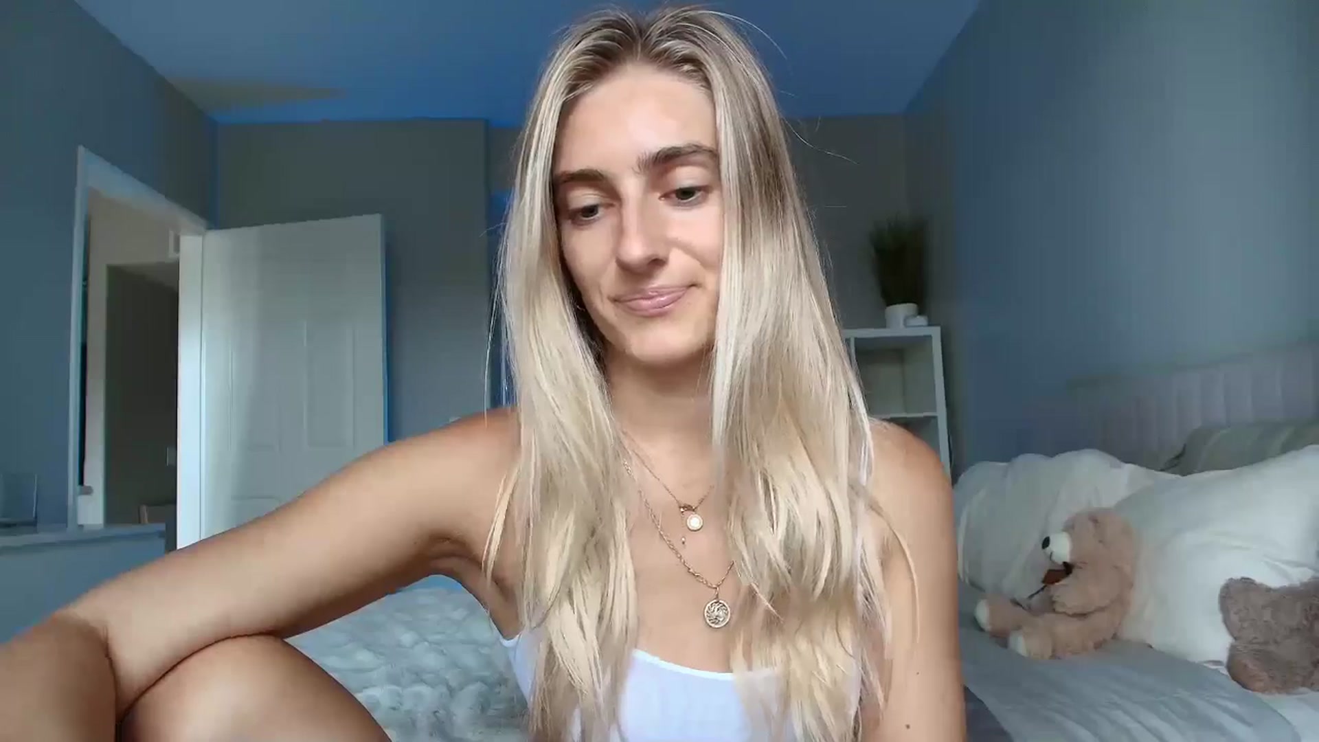 Gallery image thumbnail from Vodka_Queen's myfreecams stream on, 08/14/2025, 23:59 image 6 of 20