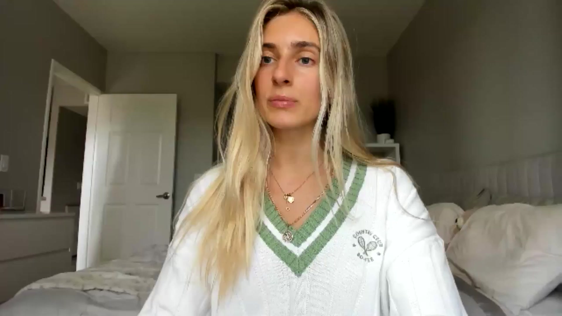 Gallery image thumbnail from Vodka_Queen's myfreecams stream on, 08/17/2025, 24:44 image 2 of 20