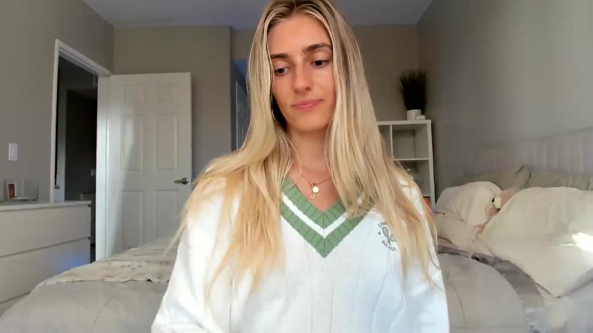 Gallery image thumbnail from Vodka_Queen's myfreecams stream on, 08/17/2025, 02:24 image 4 of 20