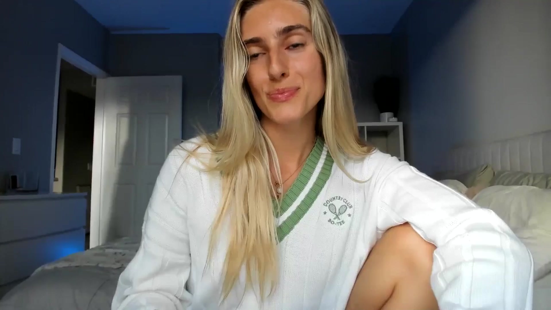 Gallery image thumbnail from Vodka_Queen's myfreecams stream on, 08/17/2025, 02:24 image 17 of 20