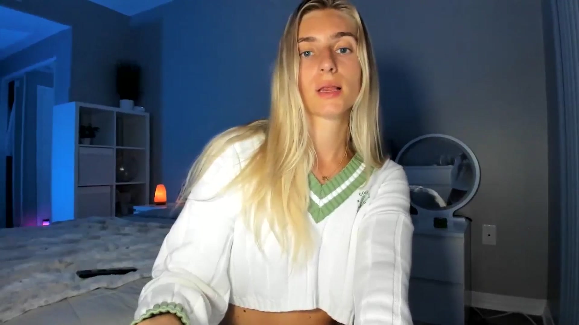 Gallery image thumbnail from Vodka_Queen's myfreecams stream on, 08/17/2025, 08:17 image 11 of 20