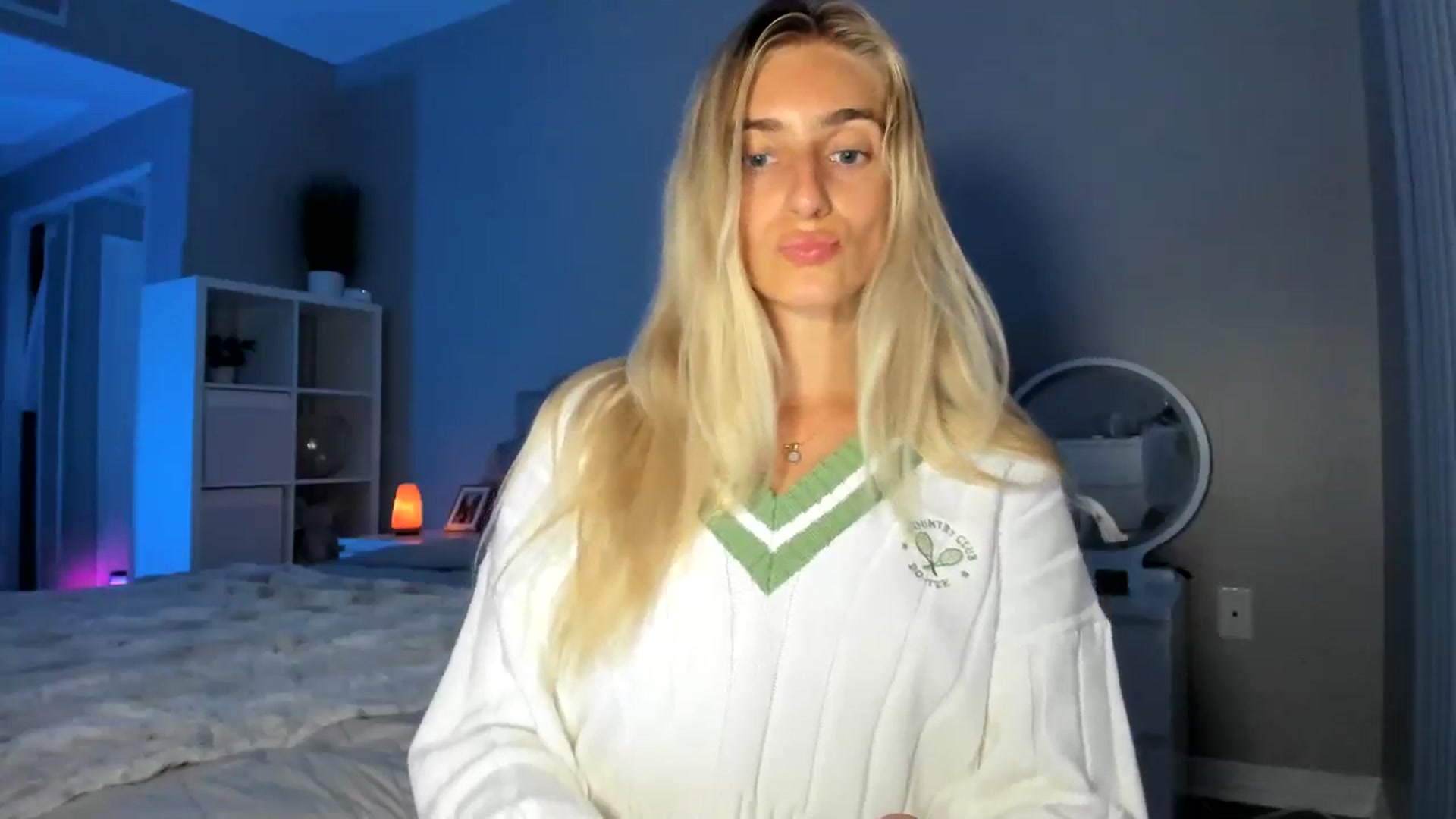 Gallery image thumbnail from Vodka_Queen's myfreecams stream on, 08/17/2025, 08:17 image 4 of 20