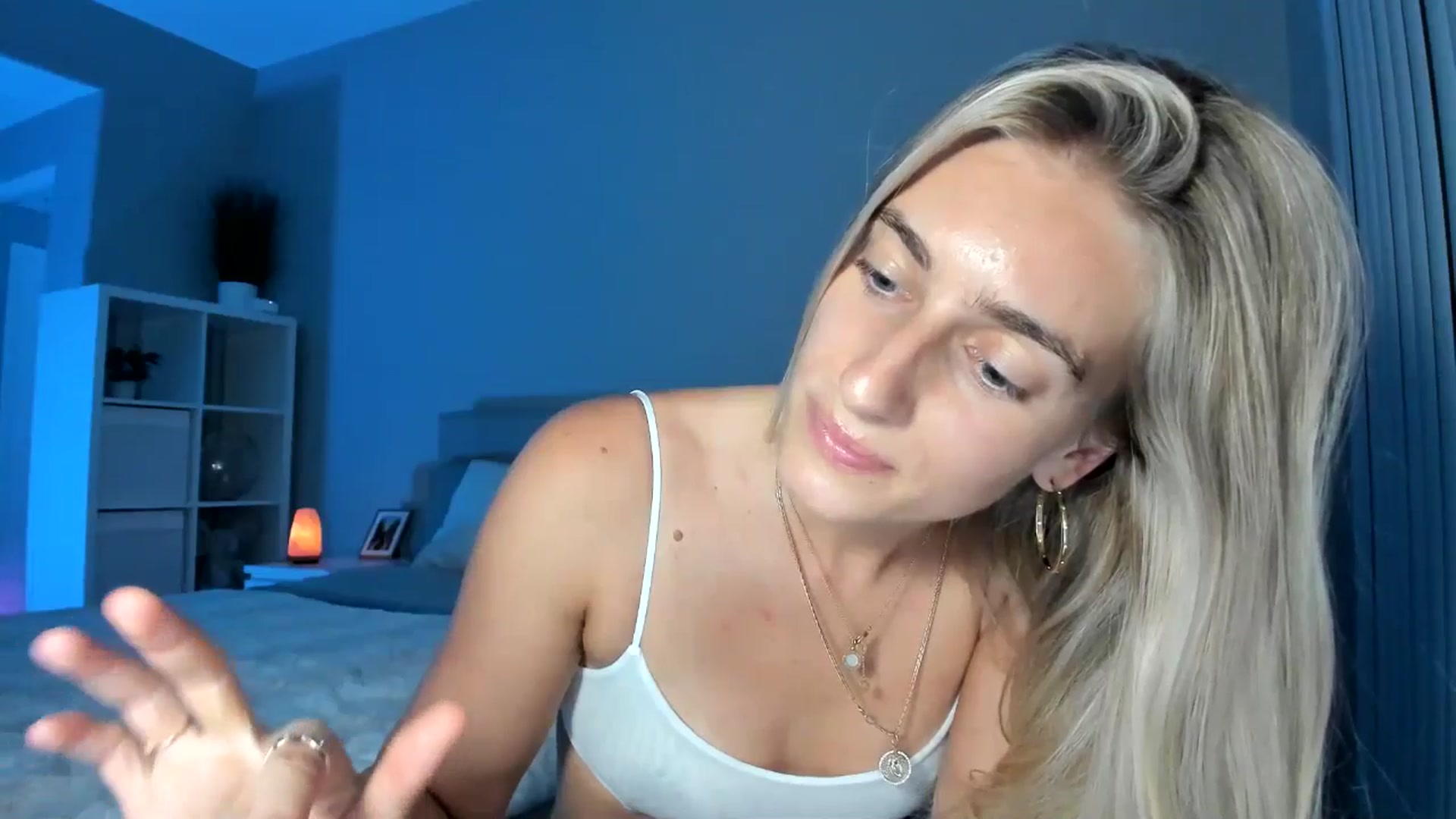 Gallery image thumbnail from Vodka_Queen's myfreecams stream on, 08/20/2025, 06:07 image 5 of 20