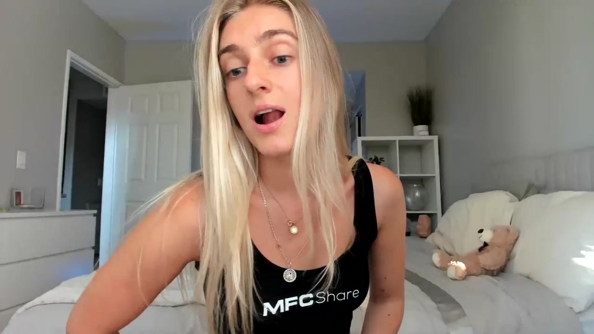 Gallery image thumbnail from Vodka_Queen's myfreecams stream on, 08/21/2025, 04:55 image 2 of 20