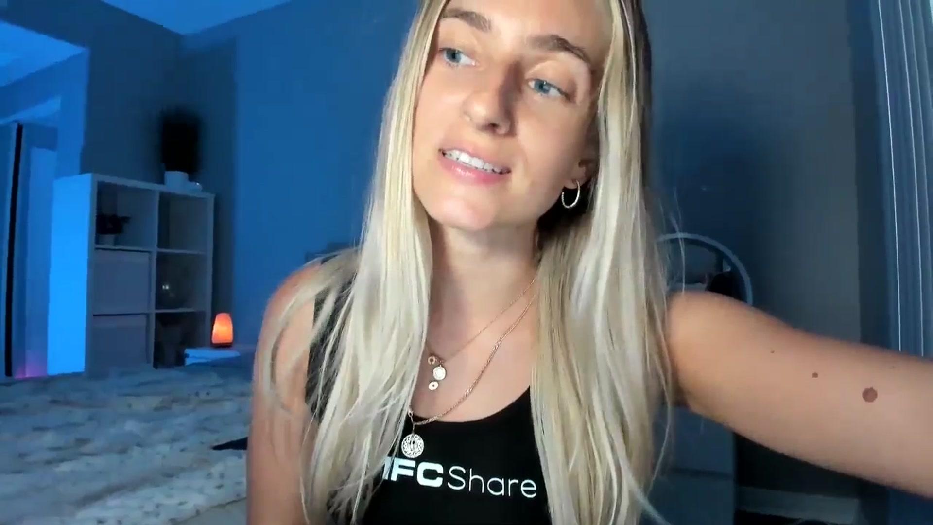 Gallery image thumbnail from Vodka_Queen's myfreecams stream on, 08/21/2025, 04:55 image 7 of 20