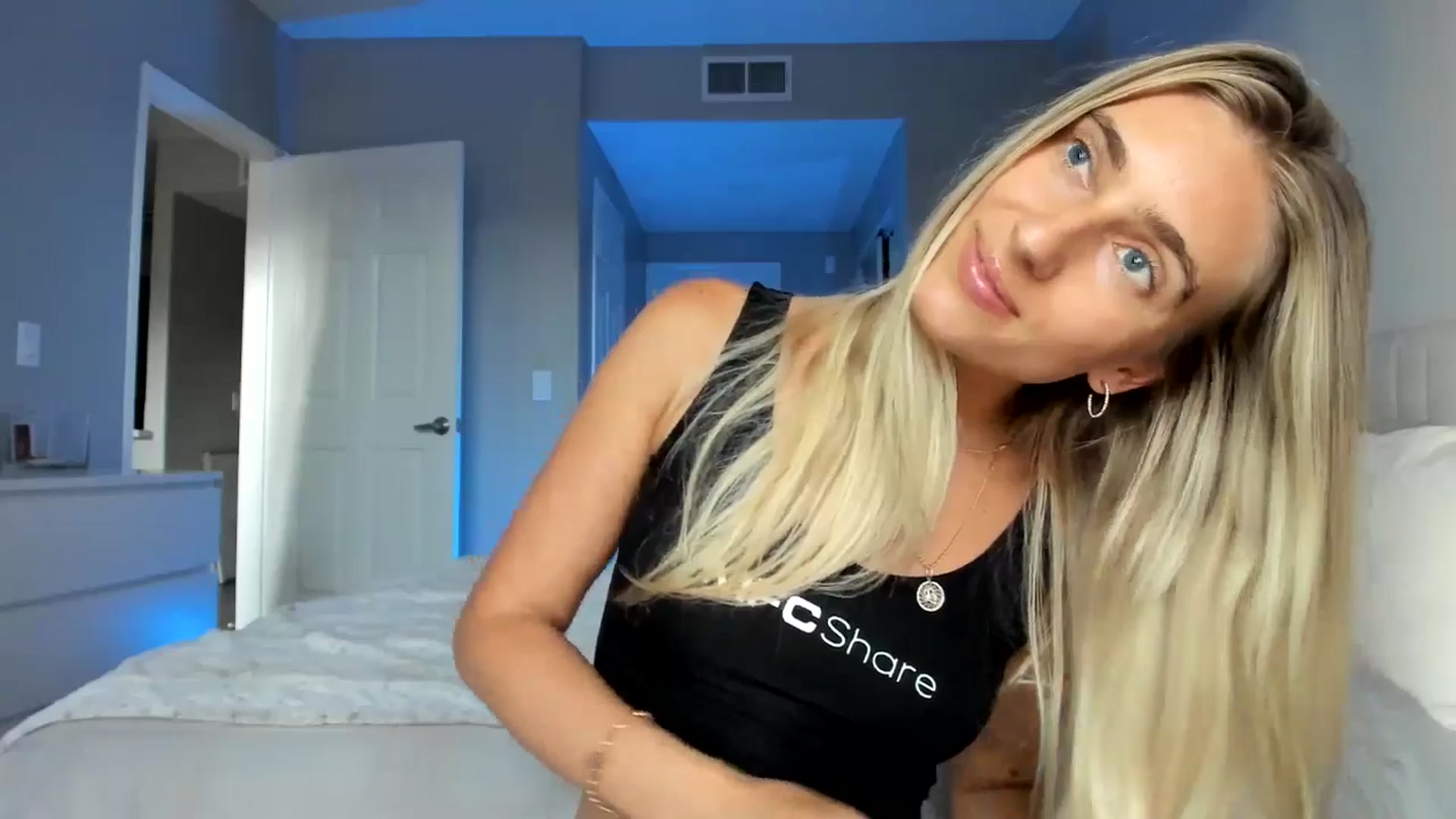 Gallery image thumbnail from Vodka_Queen's myfreecams stream on, 08/21/2025, 04:55 image 4 of 20