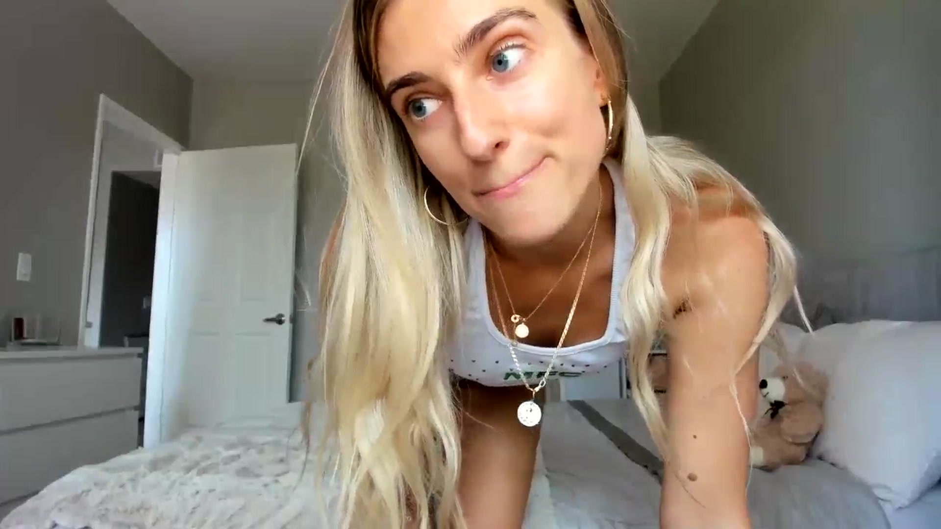 Gallery image thumbnail from Vodka_Queen's myfreecams stream on, 08/21/2025, 23:58 image 2 of 20