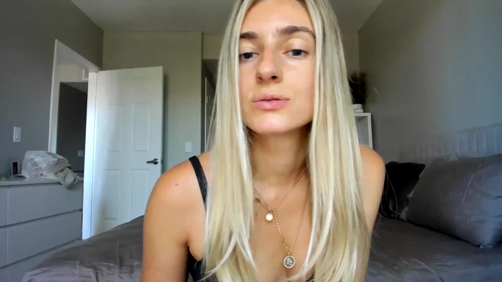 Gallery image thumbnail from Vodka_Queen's myfreecams stream on, 08/22/2025, 18:59 image 20 of 20